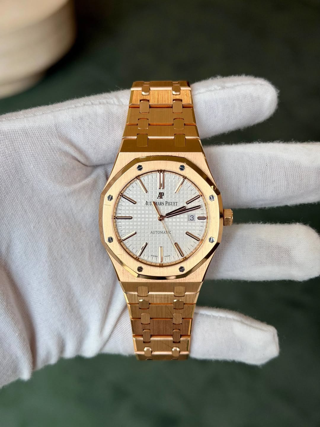 May be an image of wrist watch and text that says '- U AUTL AP ARS PIGUET G 3 A袠TO袞AHc AUTOMA I'