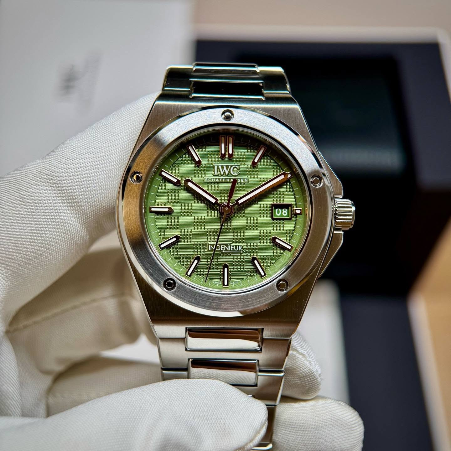 May be an image of wrist watch and text that says 'O LWC= LWG LCHAT 08 INGENIEUR ١'