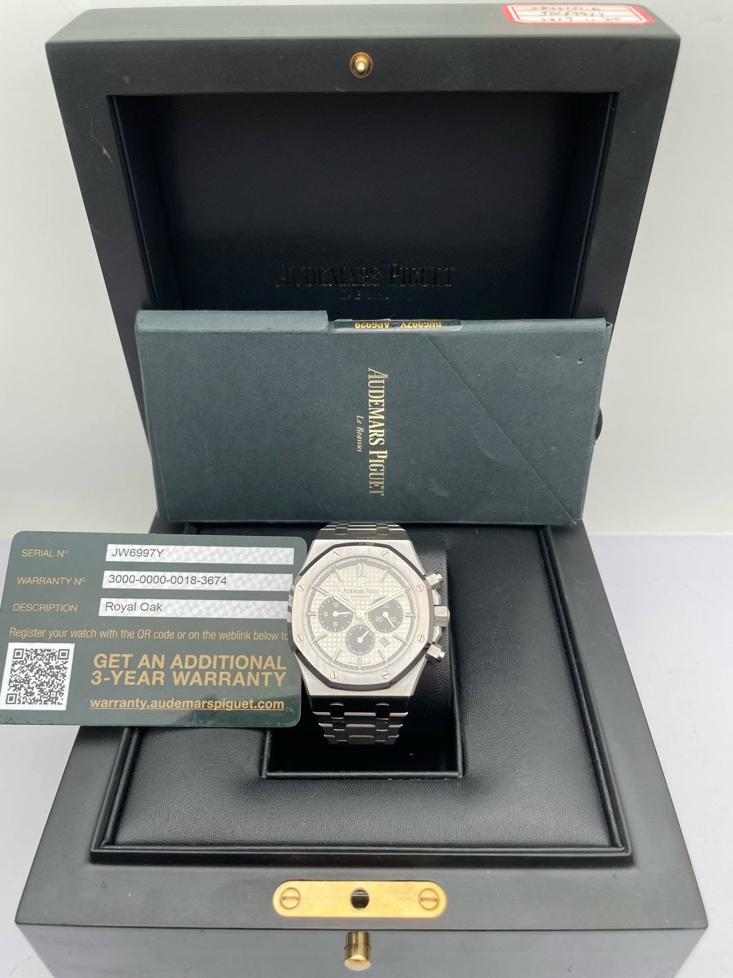 May be an image of wrist watch and text that says 'GRTGy YSALWI یی_یتنوانعه Brairar EeA AUDEMARS PIGUET SEPIAL សូម JW6997Y WARRANTYN DESCRIPTION Royal Oak 40កង Renister ygur…