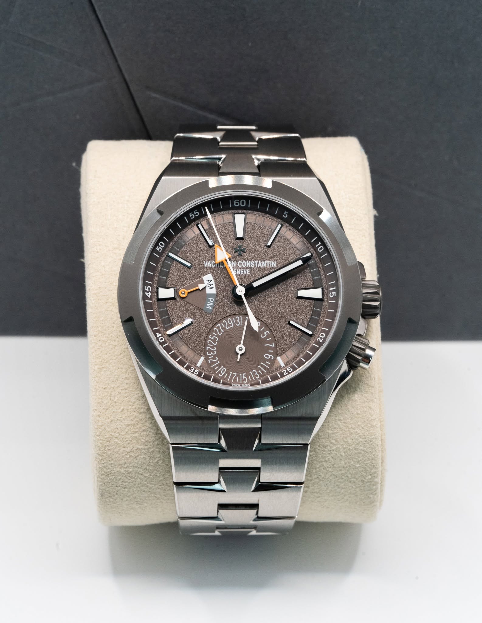 May be an image of wrist watch and text that says '55 50 VAC / CONSTANTIN CONSTA 10 45/ O ละ AM PM 2729'31 115 0円 00 O ی 7 6 1 I/ P 19: 35 25 32 မြာ'