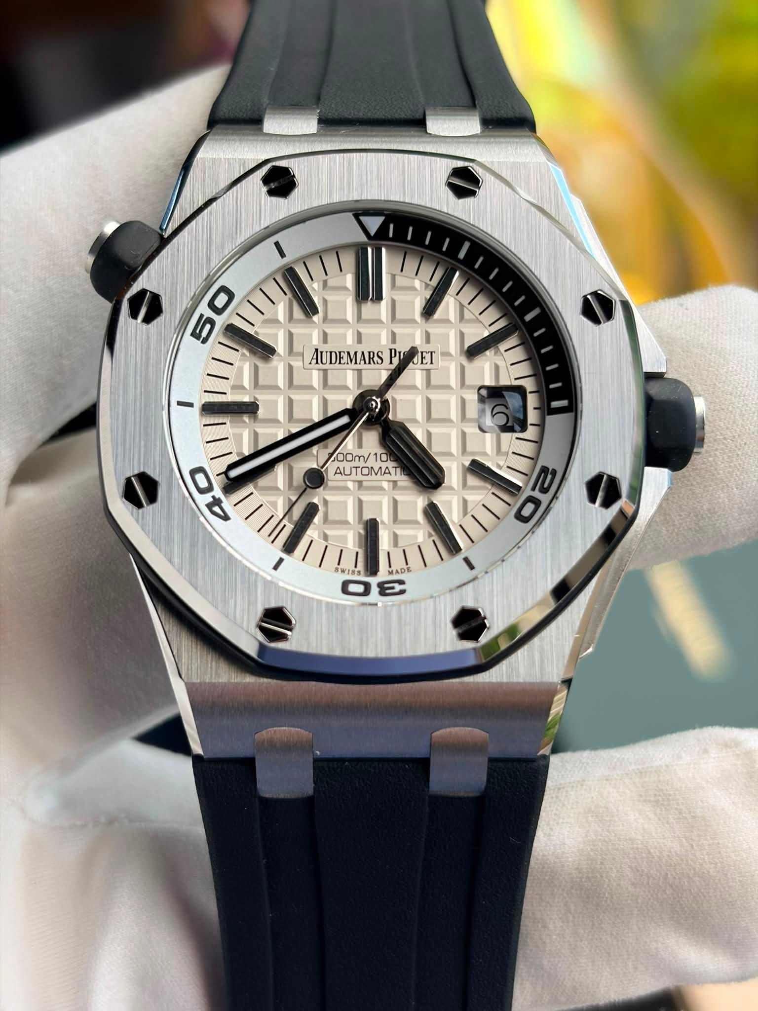 May be an image of wrist watch and text that says '50 AUDEMARS P JET 200m/10 500m/1 AUTOMAT 10 AUTOMAT 40 MADE OE'