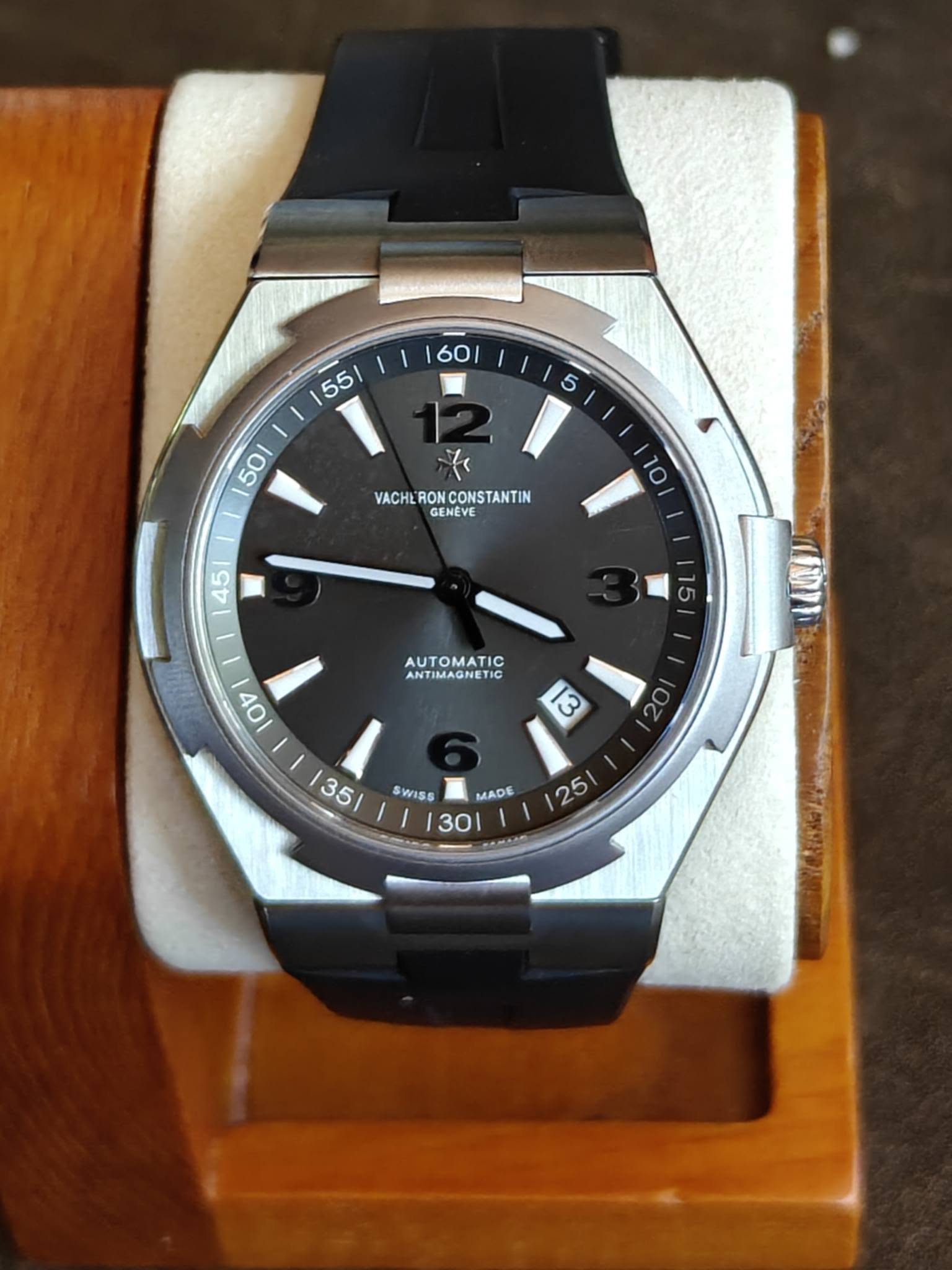 May be an image of wrist watch and text that says ' VACHE RON VACHLRONCONSTANTIN CONS CONSTANTIN GENEVE 10 45 |115 15 AUTOMATIC ANTIMAGNETIC AUTOMATIC ANTI ANTIMA Gn SWISS MADE '