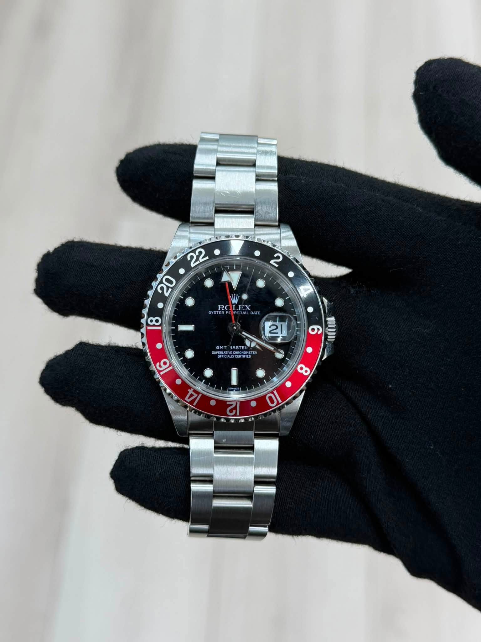 May be an image of wrist watch and text that says '22 20 2 o E RO 18 21 6 mijn nHO 16 4 8 O'