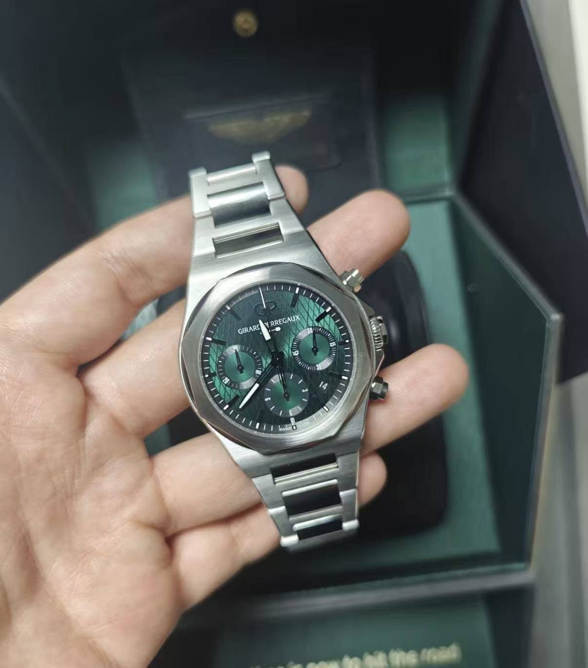 May be an image of wrist watch and text that says 'GIRAR REGAUX ম I く C 味 CD 1 Me رلها IT C A هه فه 14 P0'