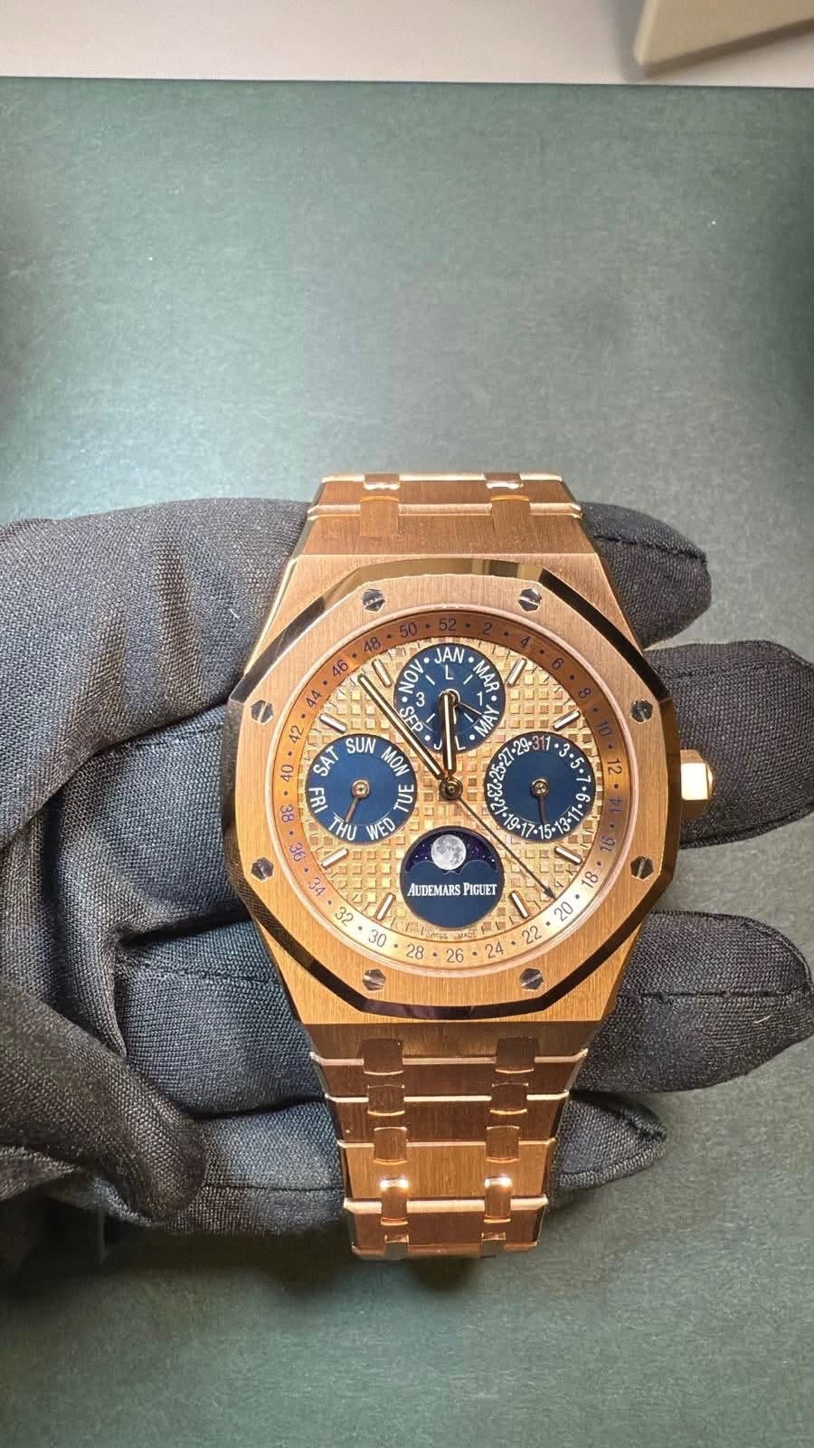 May be an image of wrist watch and text that says '一 JAN 46 NO MAR 44 42 SEP 6 UNI MON 40 SAT 当 36 FRT ま NED MA 93 12 ALTEMARS IGLET كت جیع လို 24 22 LE 28 26'