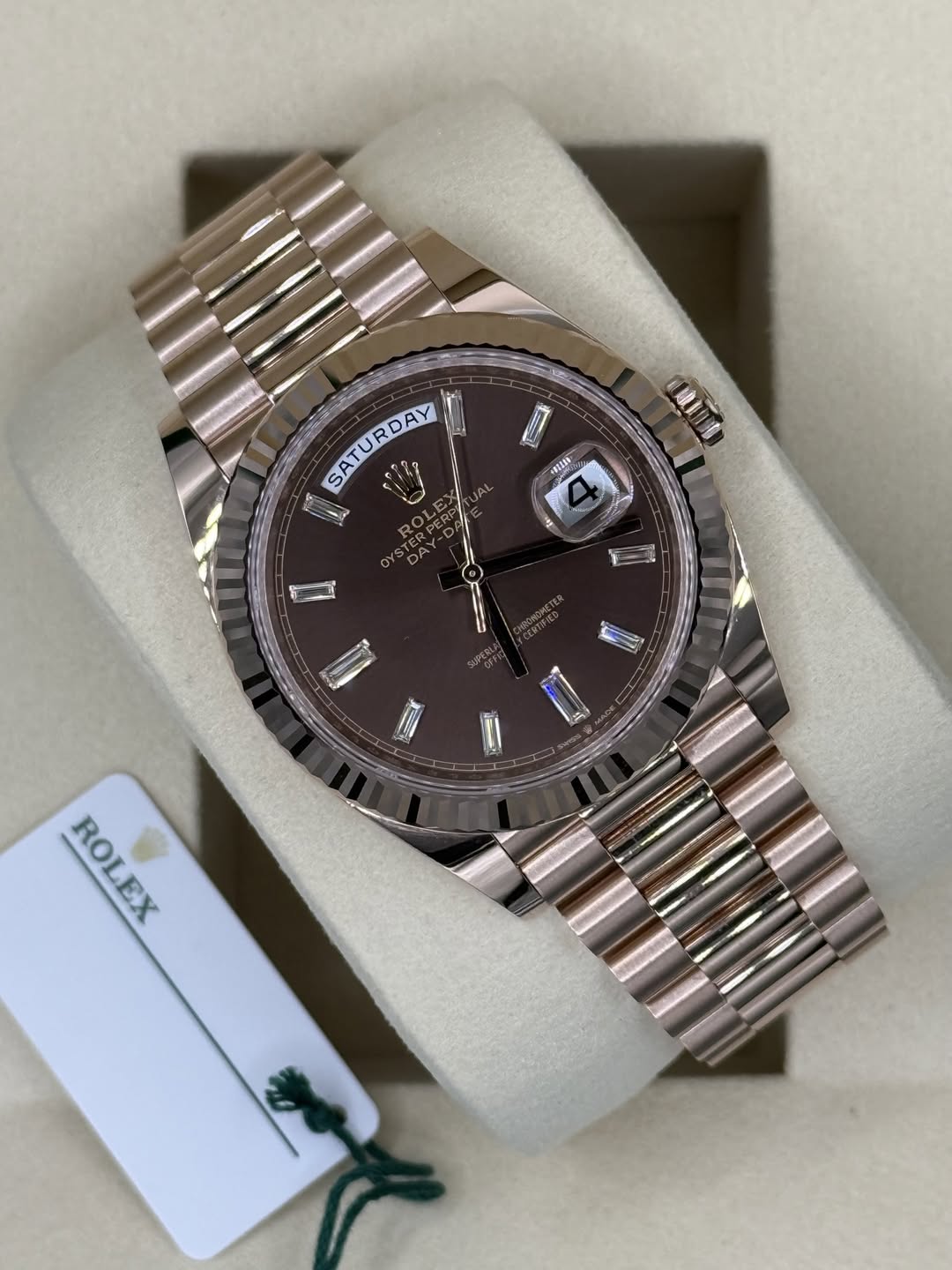 May be an image of wrist watch and text that says 'UIE SATURDAY ROM OYS DAY TERPE DA な だ ROLEX ROLEX'