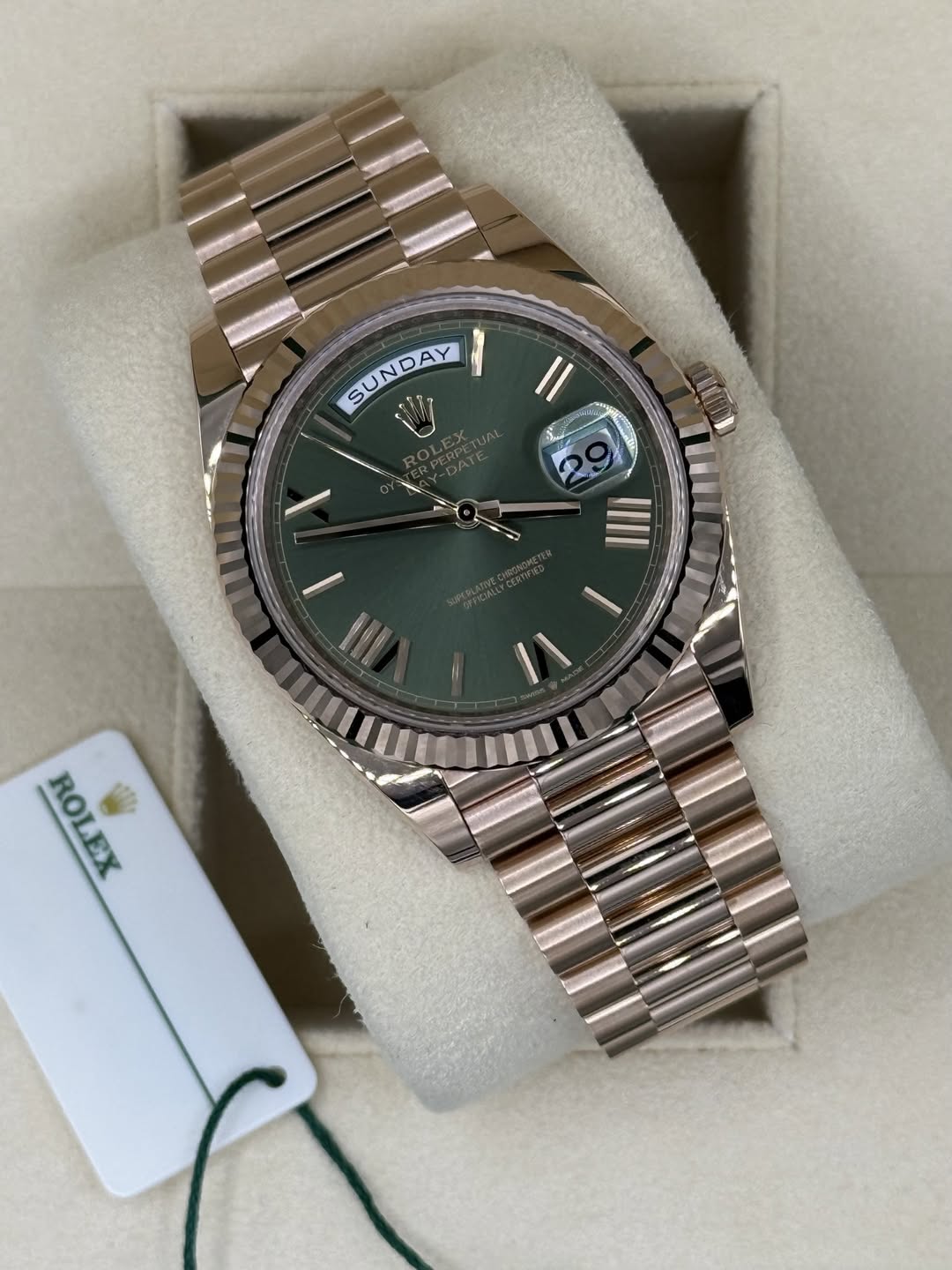 May be an image of wrist watch and text that says 'SUNDAY SUI SUNDAY H IIII ROLEX ROLEX'