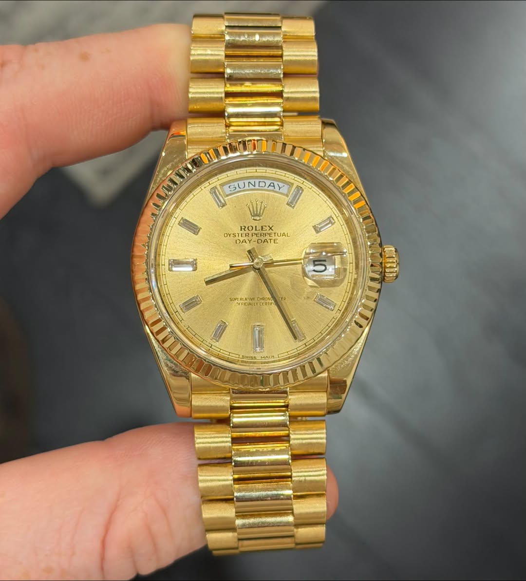 May be an image of wrist watch and text that says 'SUNDAY SUNDAY SU I ROLEX EX E CYST AR YSTERP fi DAY-DATE DATE RFETUA お IF 1 I SAPERLANO SAPERLATNT TCHOE U CUT'