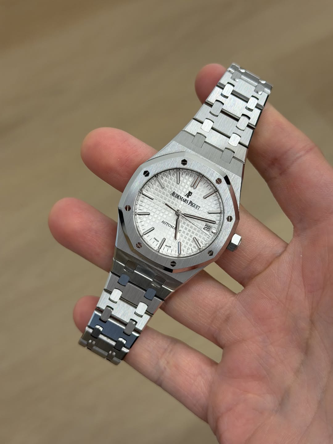 May be an image of wrist watch and text that says 'M "'