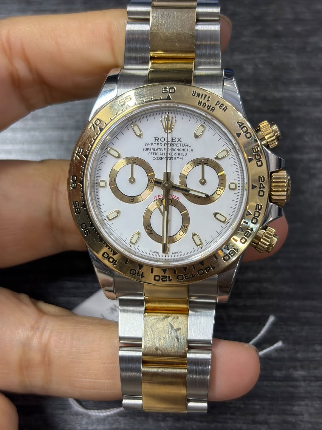 May be an image of wrist watch and text that says '65 0 0 RO EX 0 OYSTER SUPERLATIE OYSTER ERPETUAL DONGMFTES ONOMETER ETUAL UPERLATIVE OFRICIOLE CEDTIFIFD COSMO F 0A NA ណ nC…