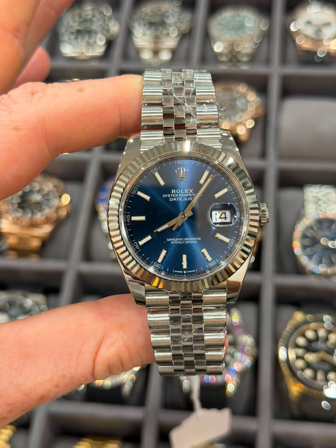 May be an image of wrist watch and text that says '60 55 5 O1 ROLE E EX YSTERP YSTER KOи PERPET PERPET LROETI PETU ROLEX OYS DATEJUS ATE DAT TEJUS EJUS 10 የማራራ 12 14 0 4C م ነበ!…