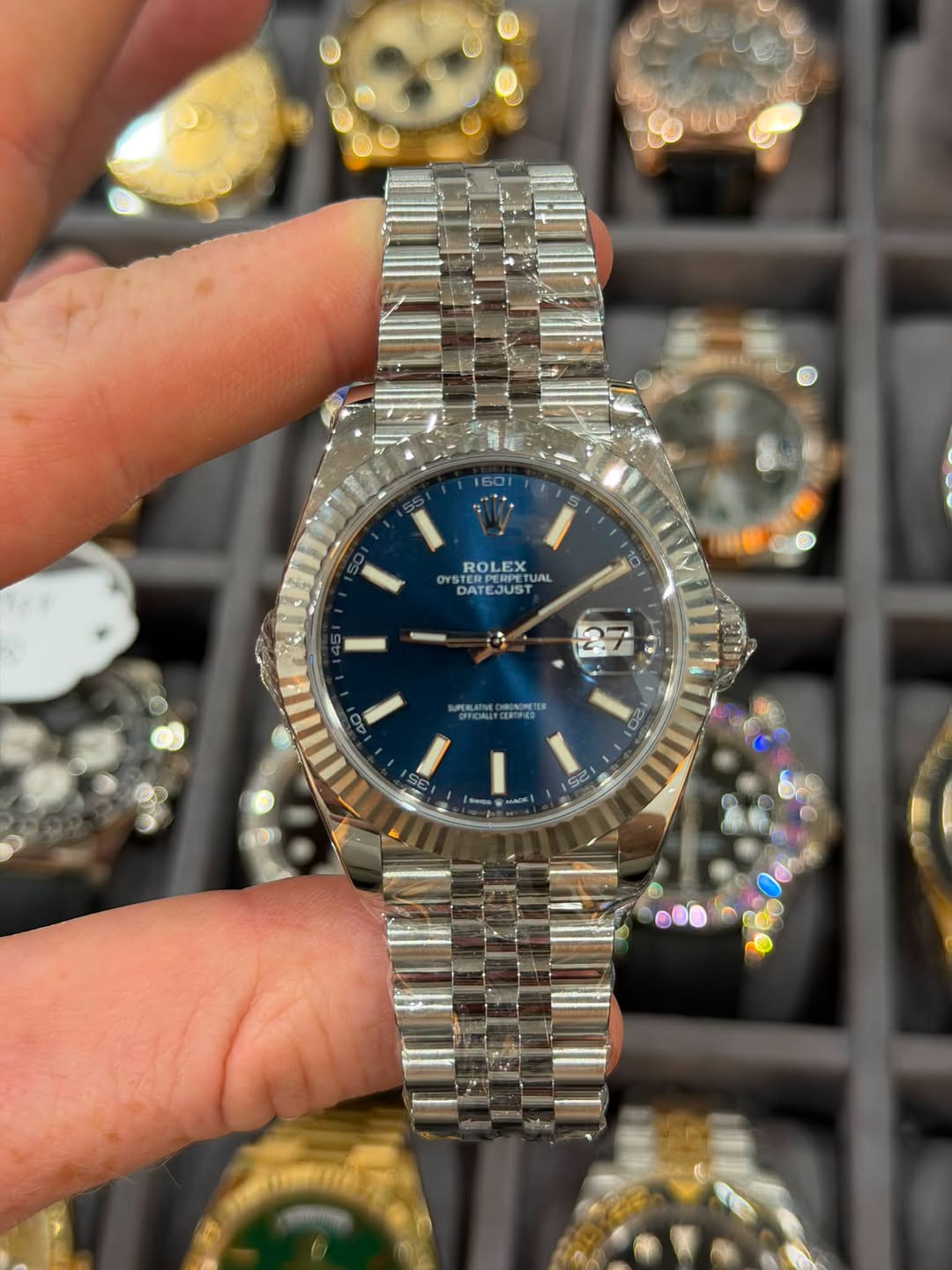 May be an image of wrist watch and text that says '160 ROL 51 EX OYS STERP EJUST มรช STERA TERPER ROLEX र ن ETUA UAL DATEJUST 10 27 SUPERLATIVE 40 20 Ste GO E -o GC e AOE'