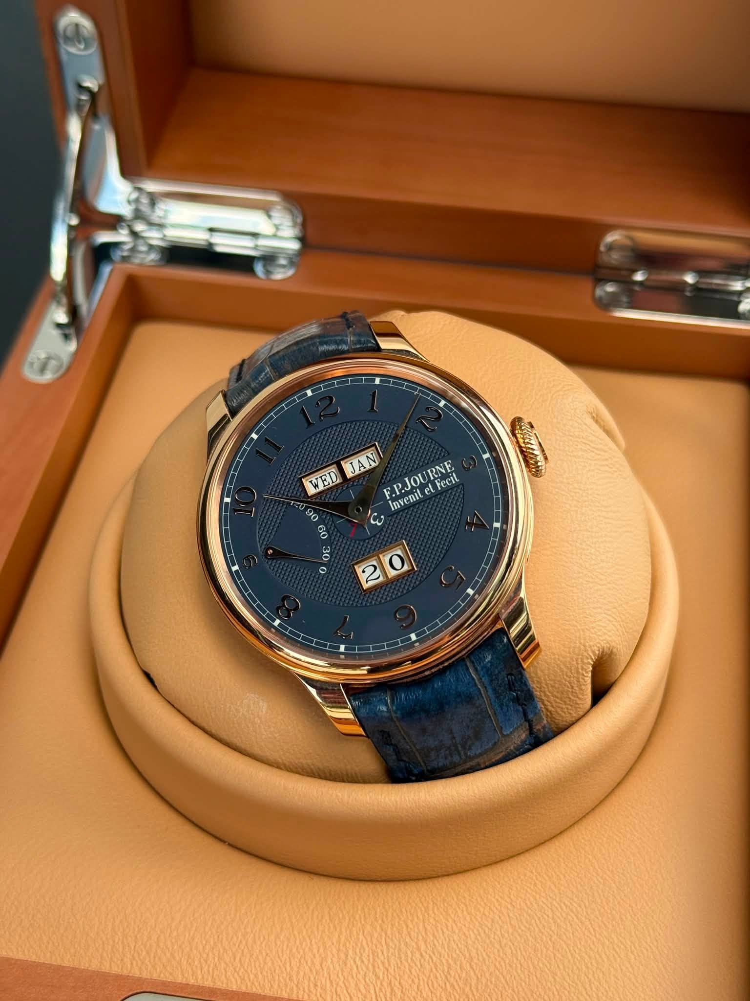May be an image of wrist watch and text that says 'JAN WED F.PJOU tel RNE Fecil Invenit nre ه O o 2 O'
