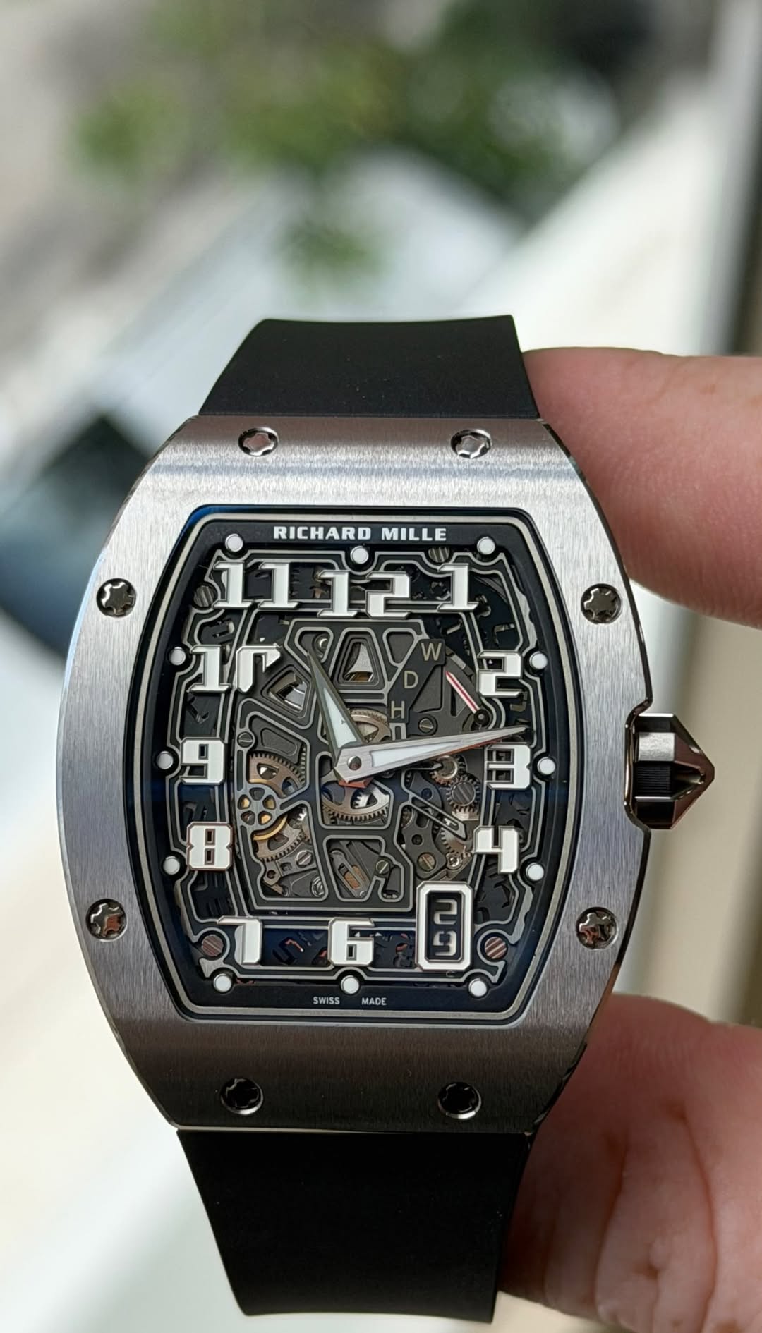 May be an image of wrist watch and text that says 'RICHARDMILLE RICHARD MILLE 11121 11 ር VA 1a U לישהול សញ 圖 ร่าง MAOC SWISS'