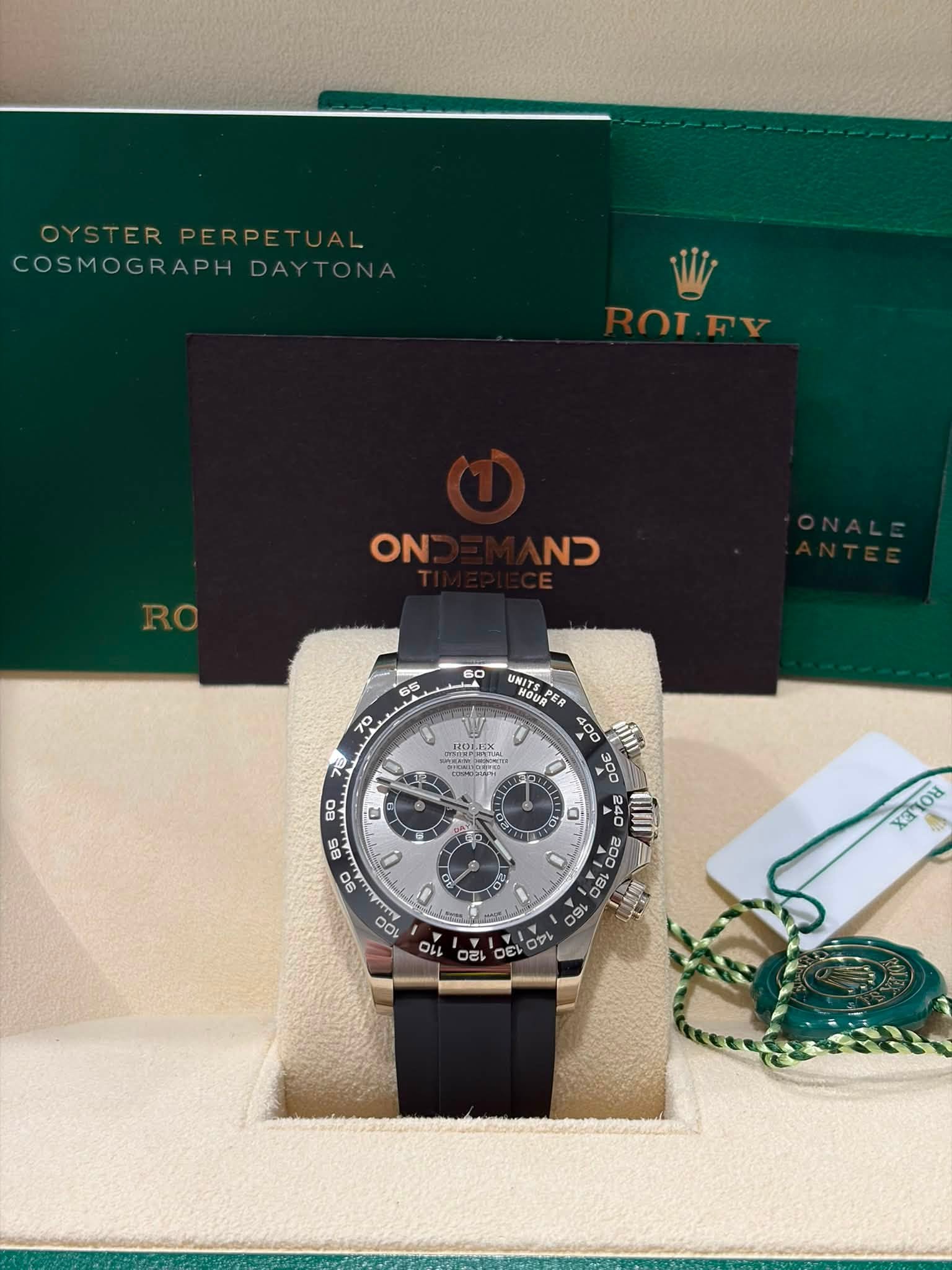 May be an image of wrist watch and text that says 'OYSTER OYSTERPERPE COSMOGRAPHDA COSMOG OT.FV ON ND 60 65 70 UNITE.PEA PER ER 400 บิโท 300 ٥٥ A SL O 10% d ل o 40 o 2 XAOH…