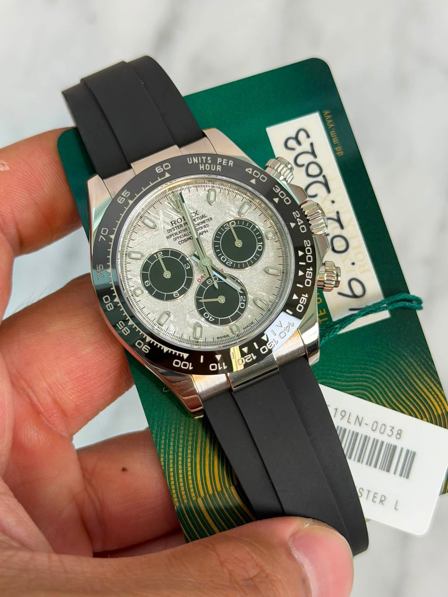 May be an image of wrist watch and text that says '60 65 70 eTIN ETUAL OISTERR STES AOSEED OFTICIALLY UNITSPER PER UNITS HOUR 400 300 દ৫ટ I 0 G 10 0 O 9 OA 5 ® 20 o O 8 و 100 -0…