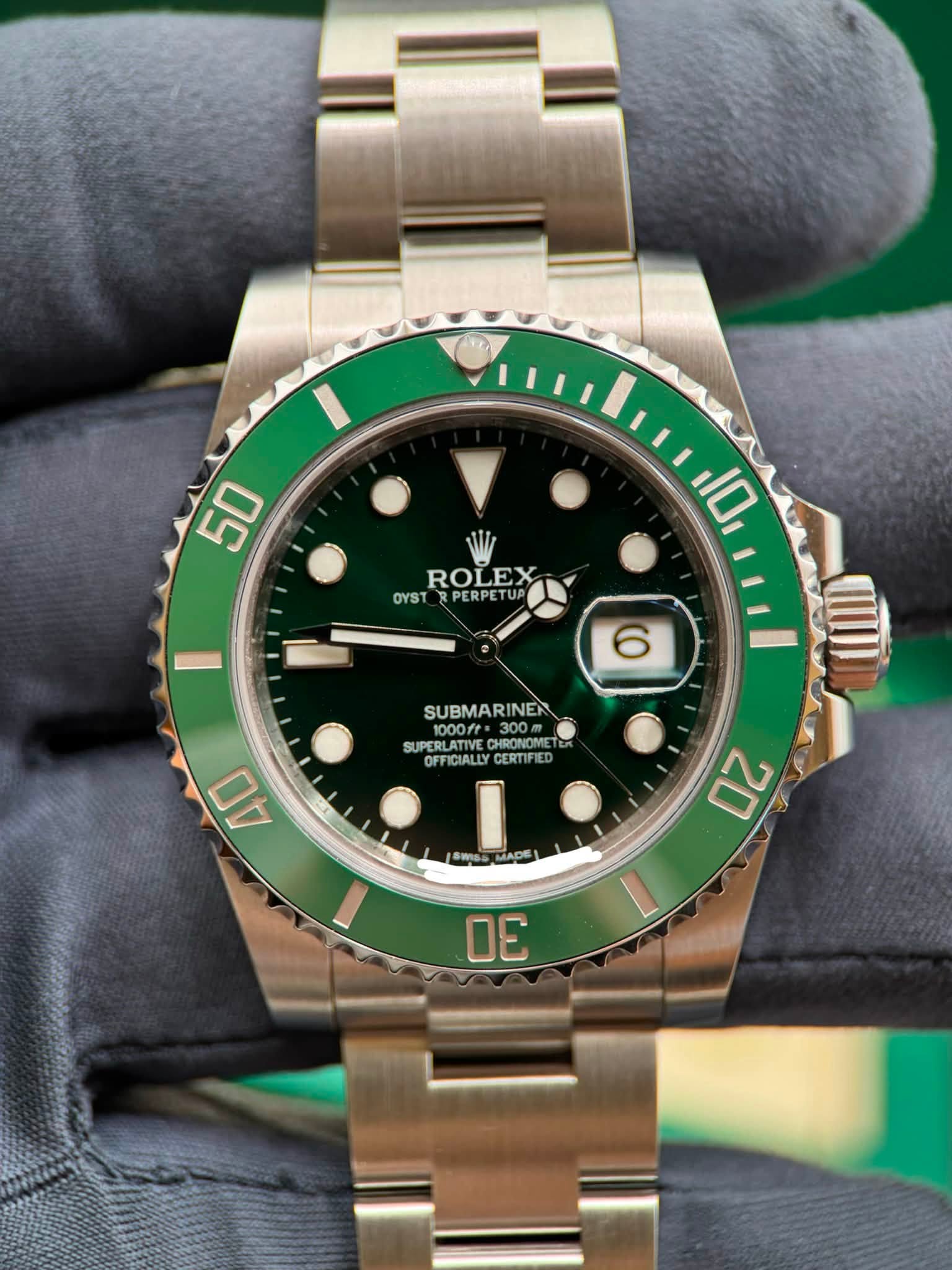 May be an image of wrist watch and text that says '50 ROLEX OYST OYSTPERPETUP PERPETUP 10 6 SUBMARINEA 1000ft 300m SUPERLATIVE HRONOME OPFICIALLYCERTIFIED ONGET OFFICIALLY…