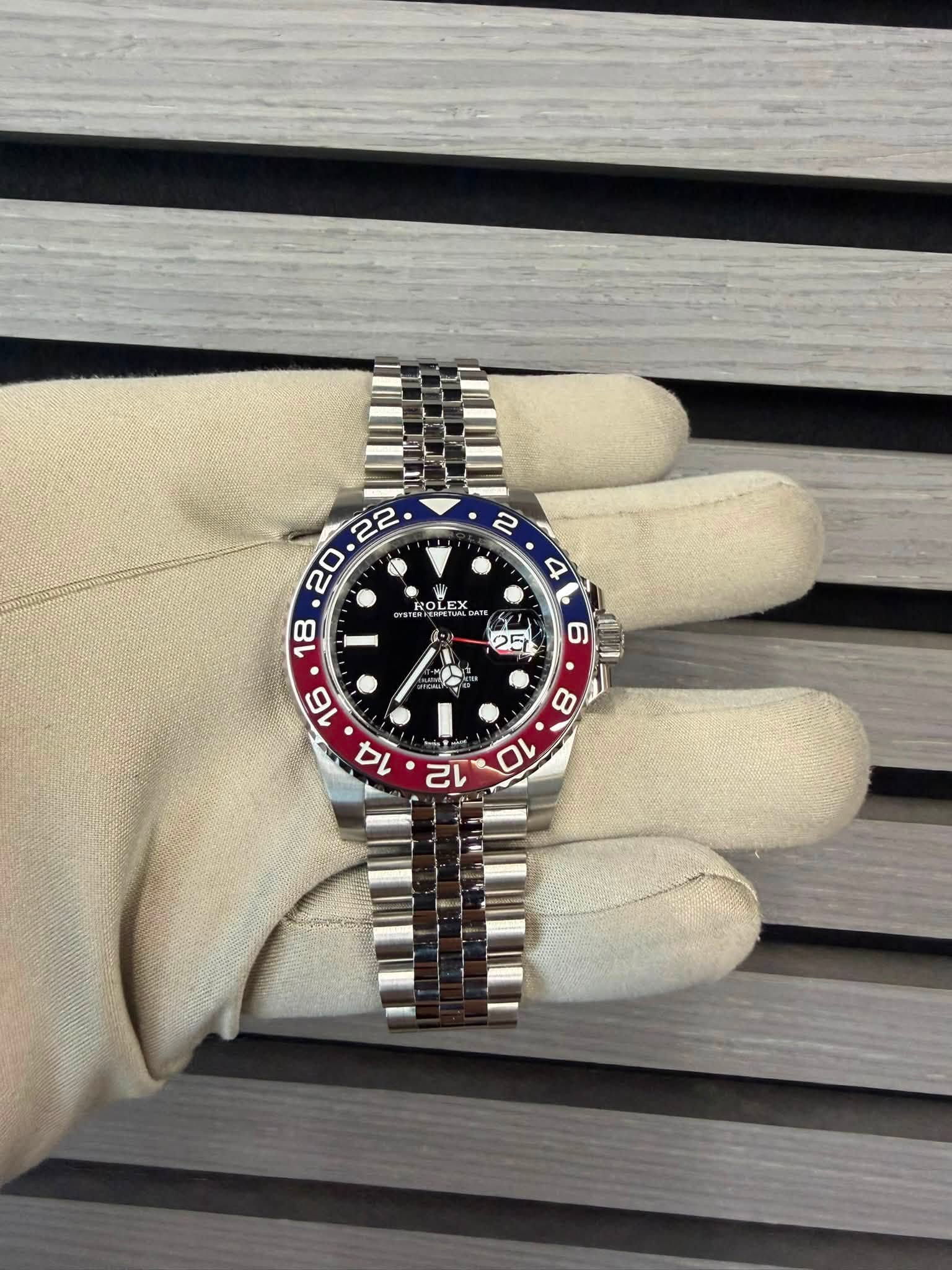 May be an image of wrist watch and text that says ' STER-SAN ROLEX ROLE '