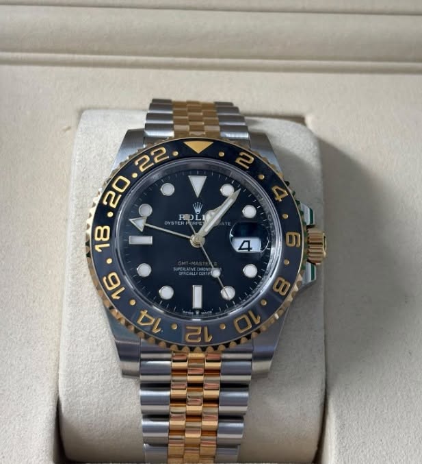 May be an image of wrist watch and text that says '2 22 20 ROL 2 18 4 FD 16 له 14 4 SUPERLATVECHION'
