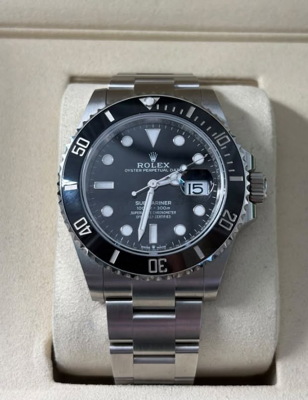 May be an image of wrist watch and text that says '50 ROLEX OYST DYSTERPERPETUAL UAL SUDARINER SU RINER Om TER 300m CERTIFIED SUPERU 5 40 anss MADE 30'