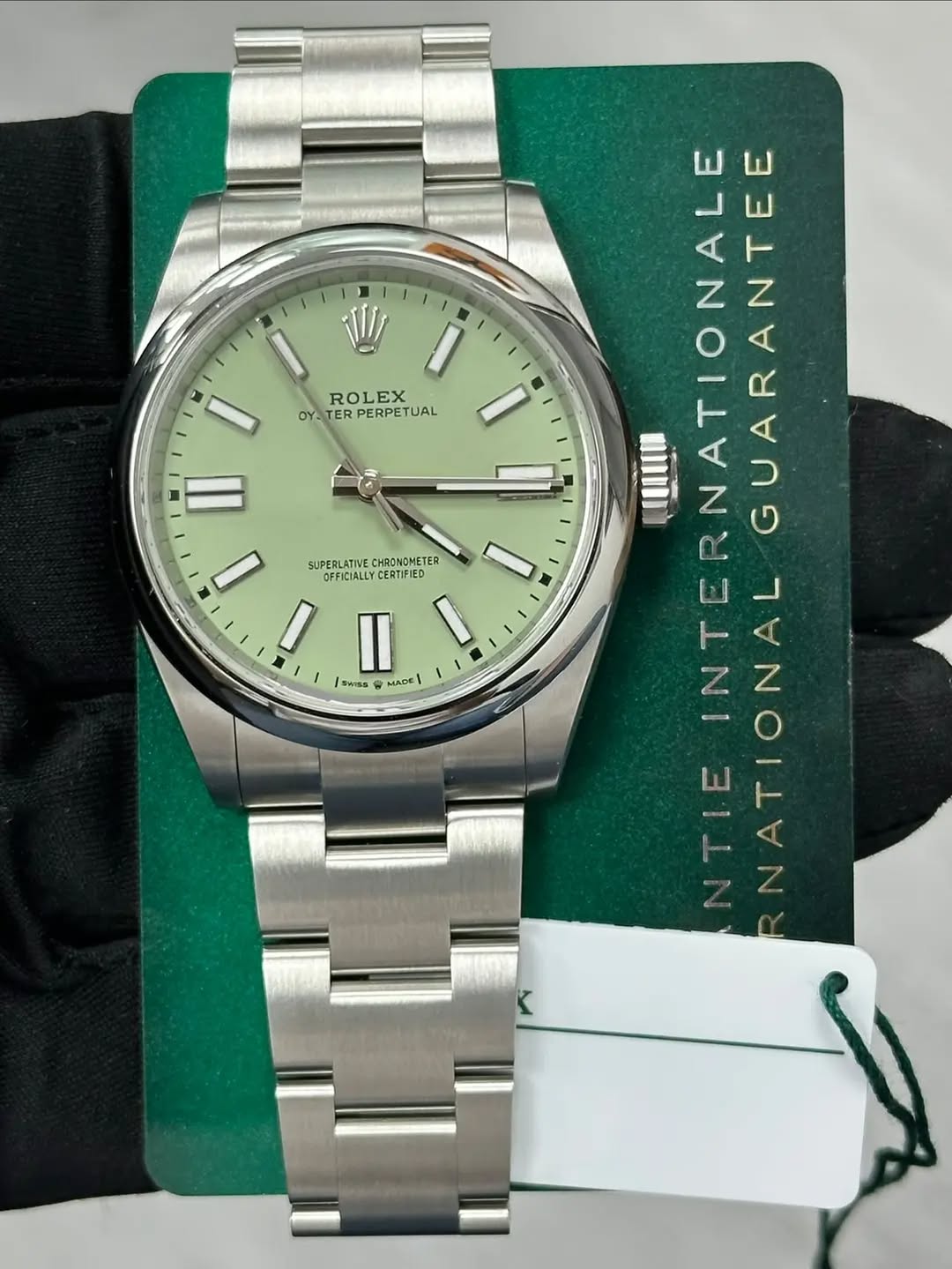 May be an image of wrist watch and text that says ': ROLEX OY. OY-TERP TER PERPETUAL SUPERLATIWE SUPERLATIVECHRONOMETER CHRONOMETER OFFICIALLYCERTIFED OFFICIALL CERTIFIED II SWSS…
