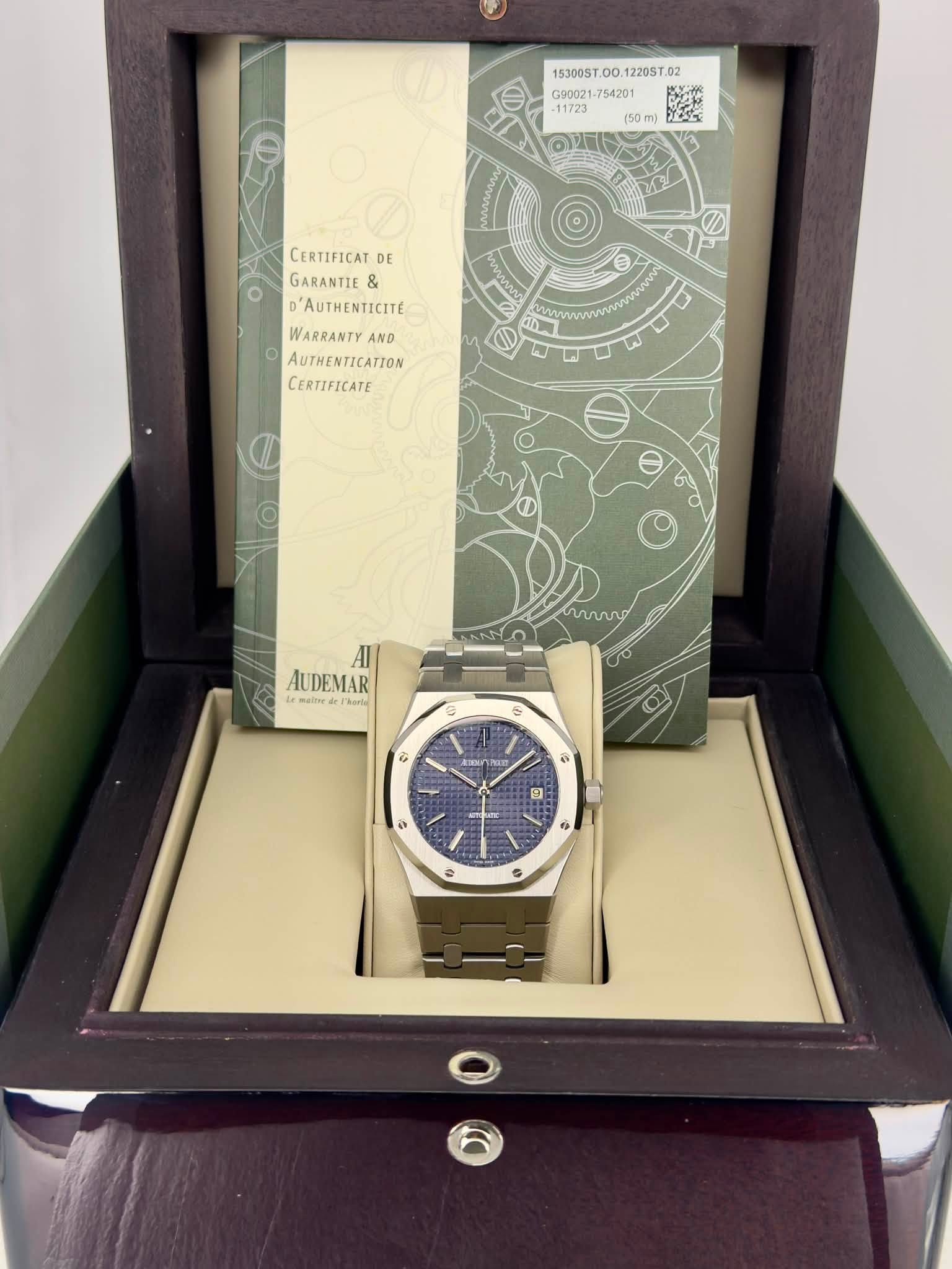 May be an image of wrist watch and text that says '15300ST 00 12205T.0 T.0 G90021 50m) CERTIFICAT DE GARANTIE & D' D'AUTHENTICITE WARRANTY AND AUTHENTICATION UTHENTICATION…