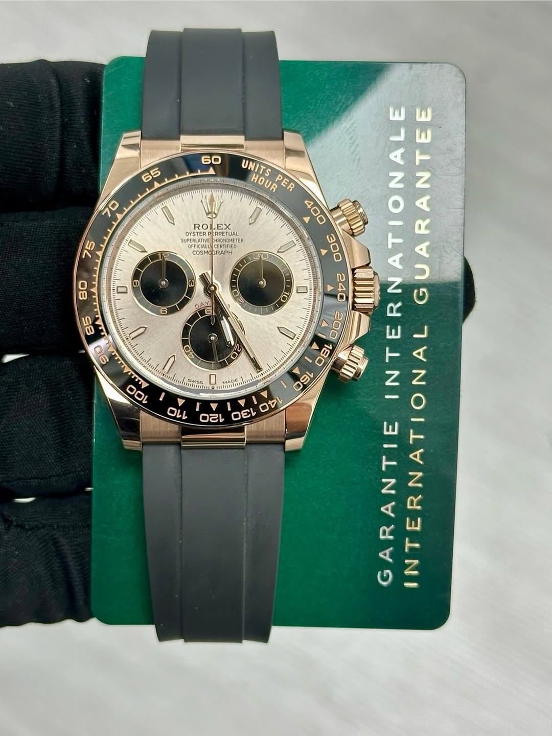 May be an image of wrist watch and text that says '60 65 70 ROLE LEX UETERE UNETEP 75 COSHOGRAPH 5 C 6 AY O 30 UNITS HOUR PER 400 0 女 240 200 ERNATIONALE 18 60 INTERNATIONALE…