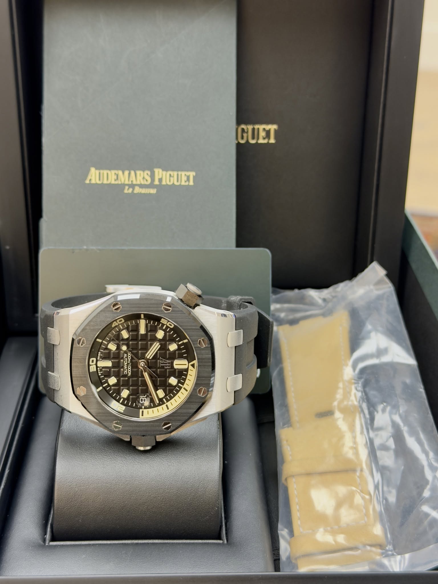 May be an image of wrist watch and text that says 'GUET AUDEMARSPIGUET Le Drawas AUDEMARS PIGUET 40 Ho 50 PHMOUTY ာ i A 10 3L i D'