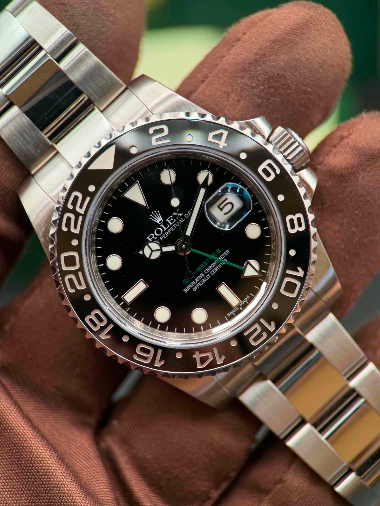 May be an image of wrist watch and text that says '2 o 4 6 5 ROLE 8 ETER SUPERLATIVE CERTI CHRON FFICIAL ApE ADE 10 18 p 12 ባ C 16 14'