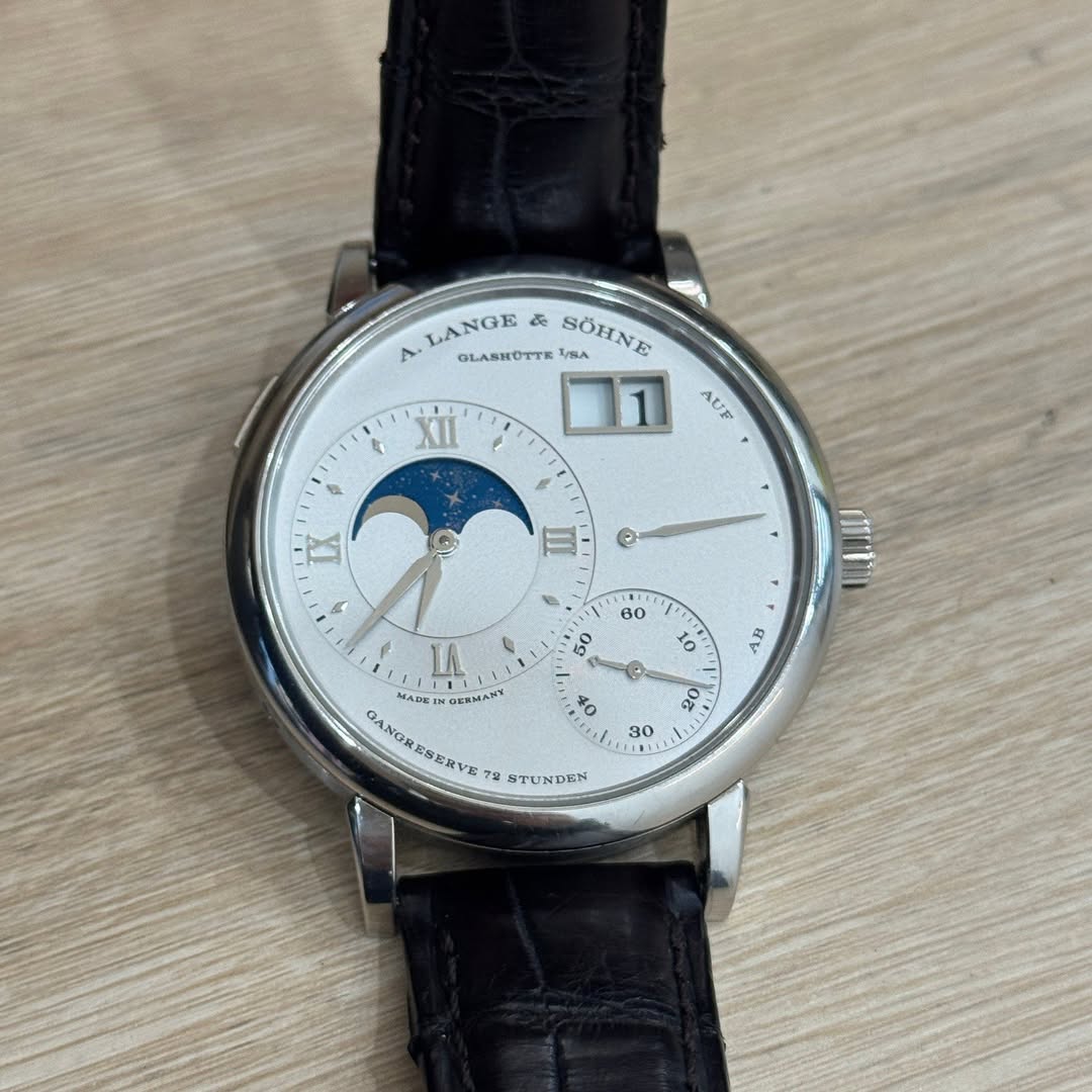 May be an image of wrist watch and text that says 'A. LANGE &e GLASHOTTE ۱۲/۸ SOHNE 1 f X AUF EX ២ C पন 닭부 $0 LA MA耳E RANGE 丝SSRVE 79 79 STUNDEN 20 30'