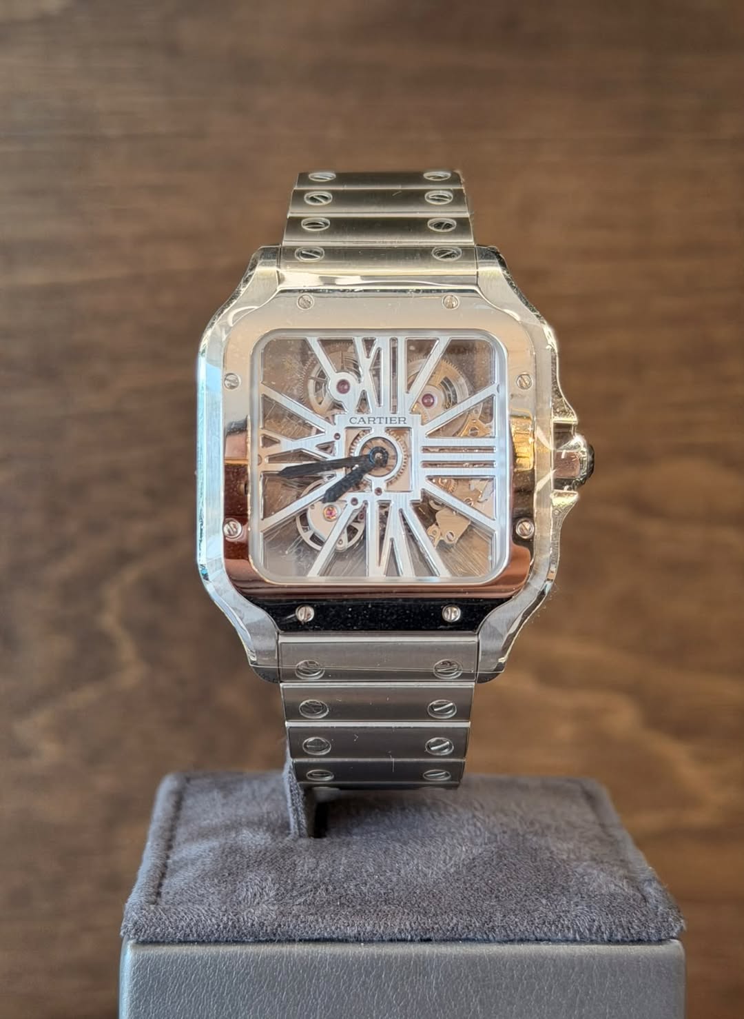 May be an image of wrist watch and text that says ' XIP CARTIER 시만 လှ TS 1D'