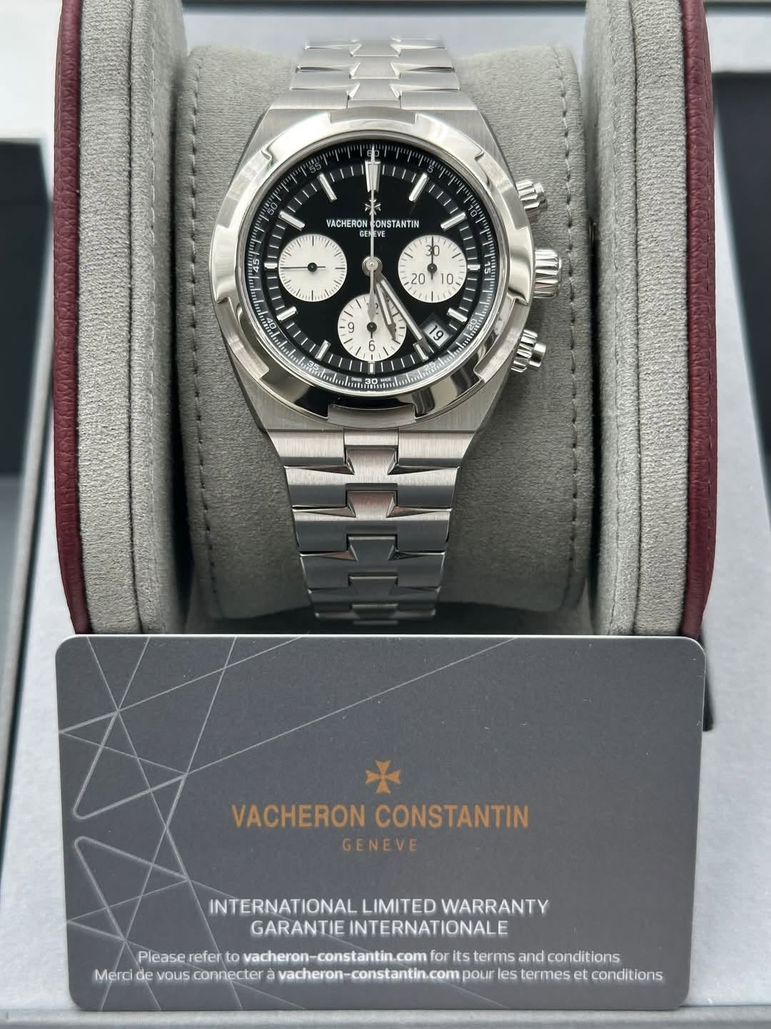 May be an image of wrist watch and text that says 'VACHERON ONSTANTIN 0 20 0 명사침 L I 9 1 9 6 : 1 19 NINT VACHERON CONSTANTIN GENEVE INTERNATIONA LIMITED WARRANTY GARANTIE…