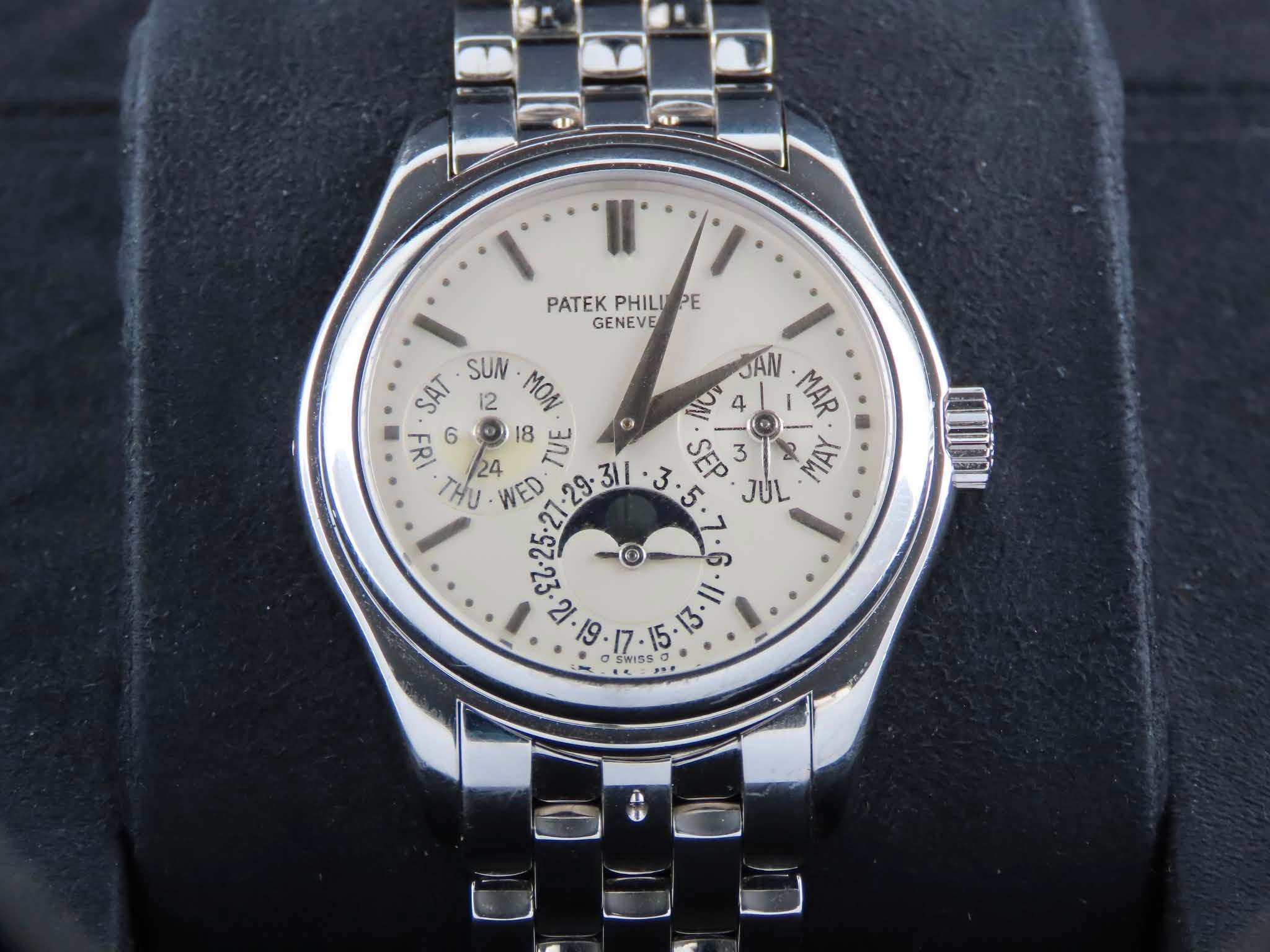 May be an image of wrist watch and text that says '۱۱ PATEK PHILU PATEKPHILUPE PE GENEVE SUN MON JAN MAR SAT 12 4 FR 6 18 ε 24 SEP 3 그 WED 1: / 5 JUL ዲደርም 20 :15.13.11 ၈'