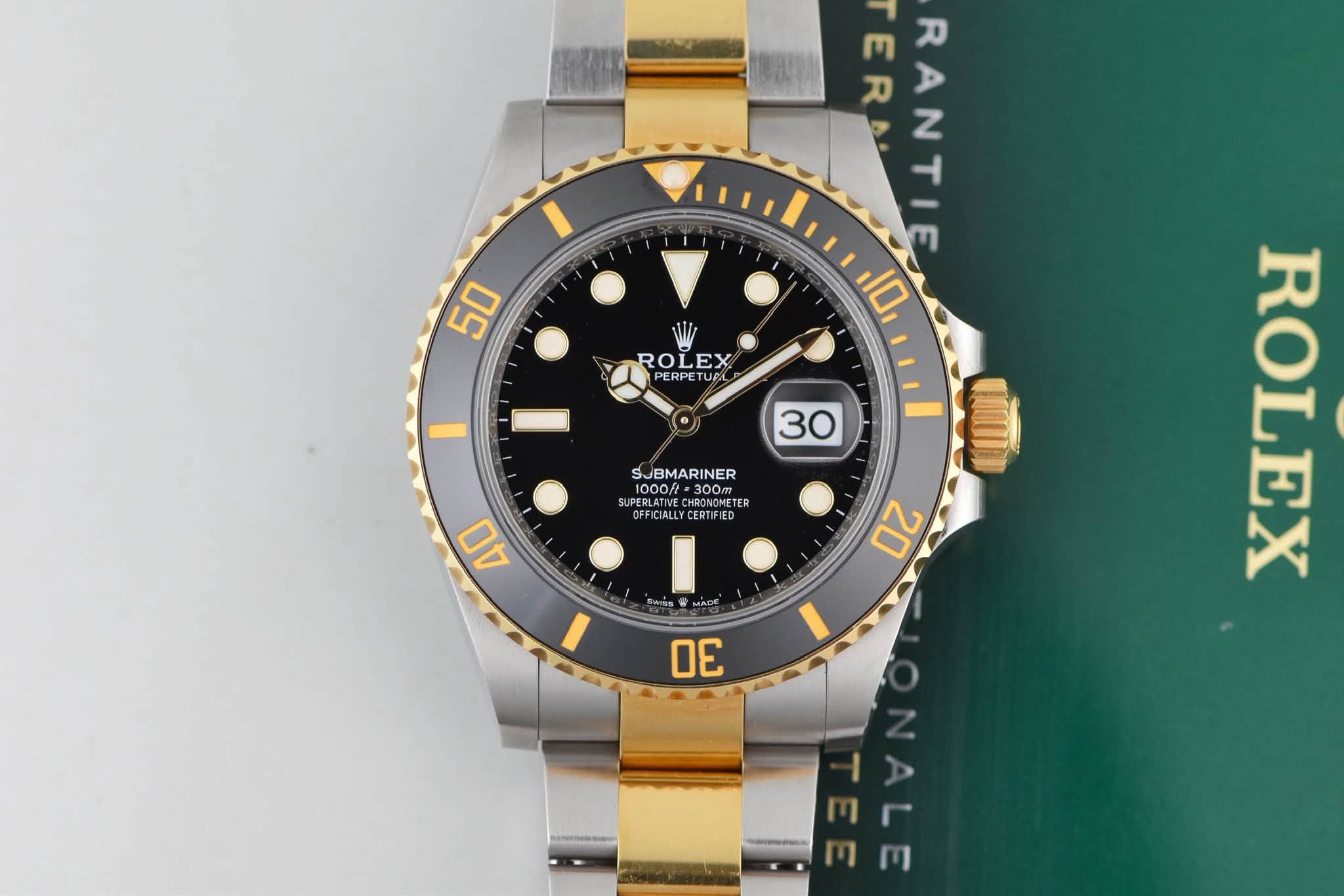 May be an image of wrist watch and text that says 'ERM E R ٣ RANTIE 10 50 ROLEX ROL LEX F RPE UFA I 9 30 SJBMARINER 1000/ SUPERLAT MDLATINE 1000/ SUBMARINER =300m 300m…