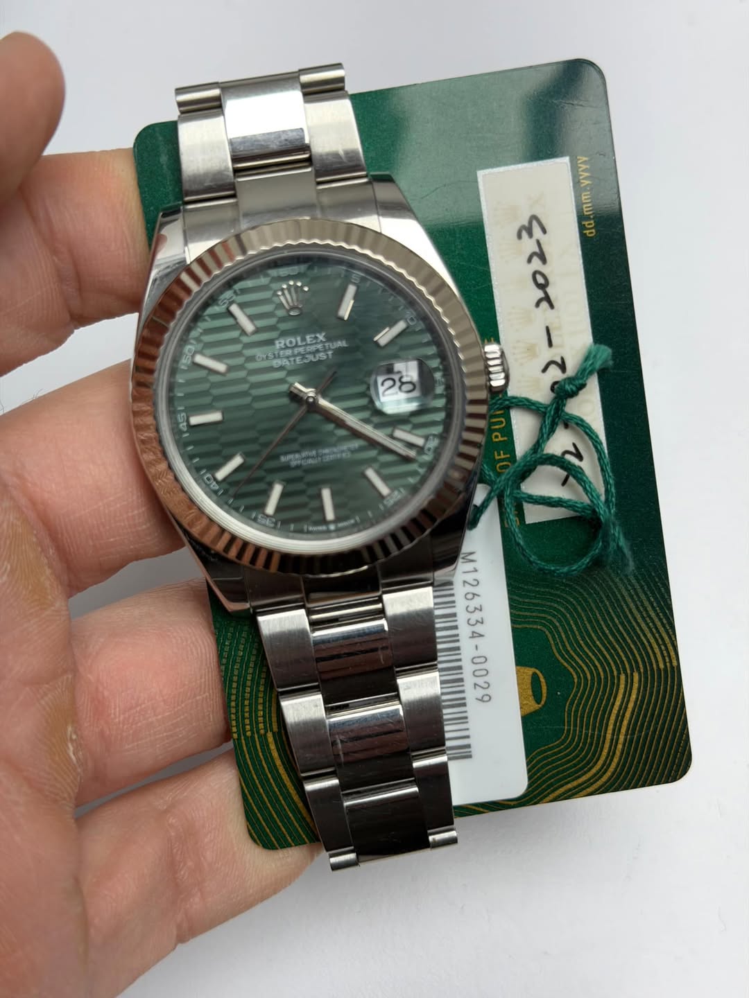 May be an image of wrist watch and text that says '00 ለኡአለ'ሠሠ WW እስአስ くていく nun くてOてーて pp 50 ROLEX TUA SAT STERT DATEJUST NAT EJUST 28 E 451 နန် a0 SE C K N M126334- '