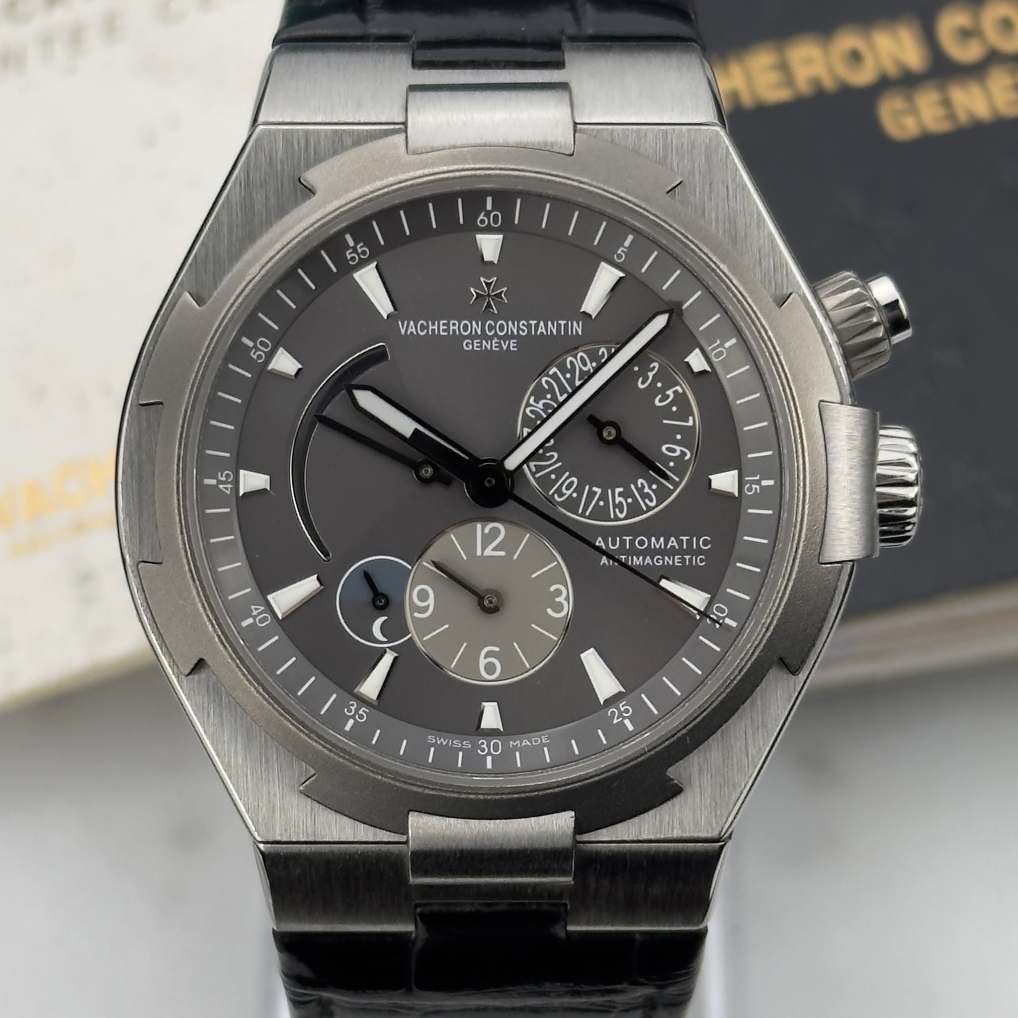 May be an image of wrist watch and text that says 'HERON GENE CO اي ハー VACHERONO CONSTA CONSTANTIN VACHERONCONSTANTIN TANTIN GENEVE ባ521292 جن 10 5. R7- ٥ 12 AUT AUTOMATIC IC AA…