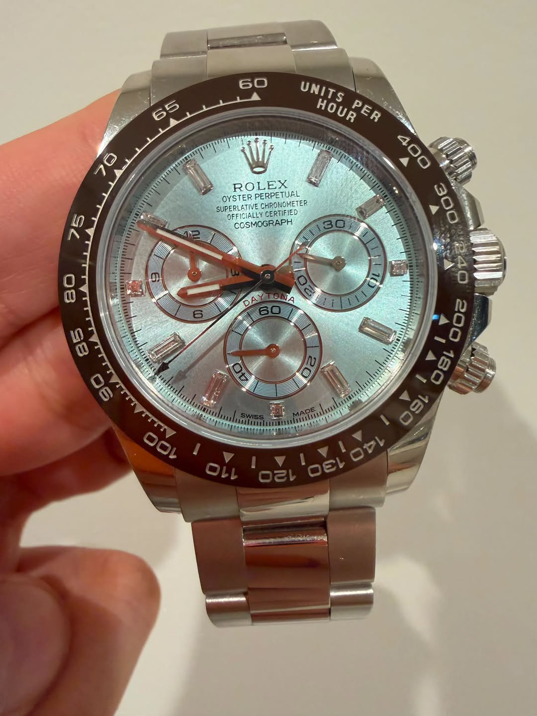 May be an image of wrist watch and text that says '60 65 5 snld 70 O V ROLEX DERPETUAL OYSTERPERPETUAL PERPETUAL OYSTER SUPERLATIVE OFFICIALLYCERIIFE CERTIFIED rHPOHOmETEЙ ETE유…