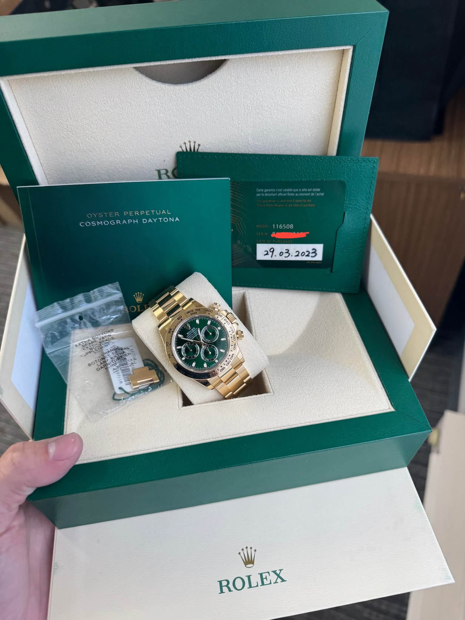 May be an image of wrist watch and text that says 'PERPETUAL JAL ERPET COSMOGRAPH COSMOGRAPHDAYTONA APH DAYTONA BOTON 2 - 08อ おさ ROLEX'