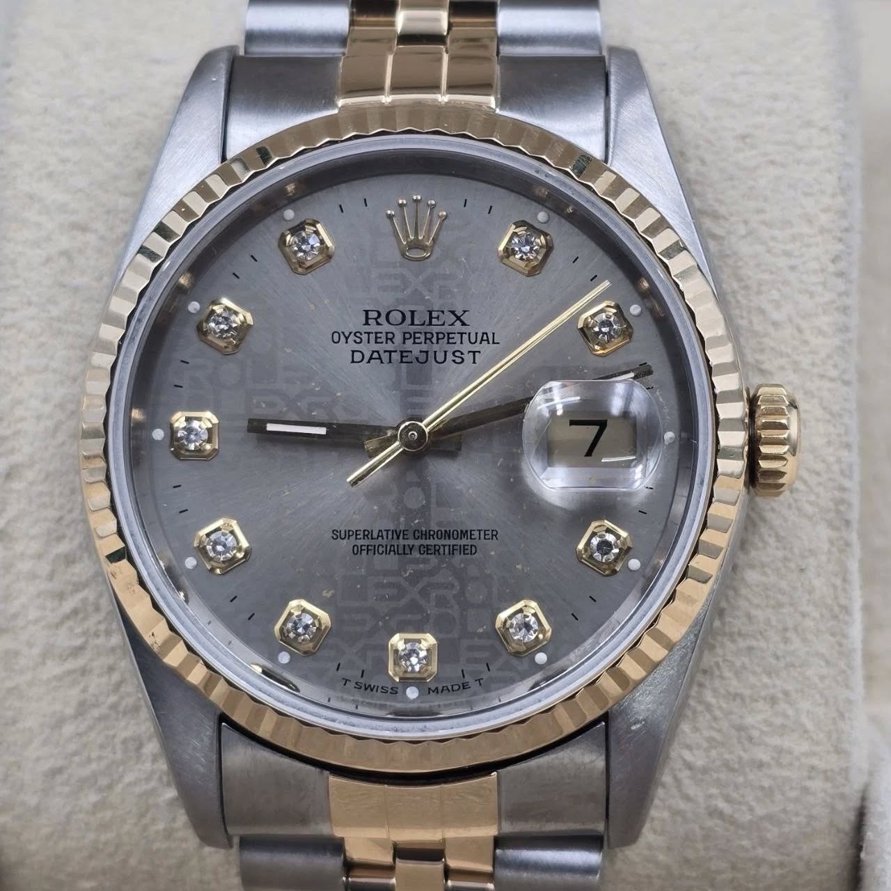 May be an image of wrist watch and text that says 'ROLEX OYSTER OYSTERPERPETUAL PERPETUAL DATEJUST DATE JST aT'