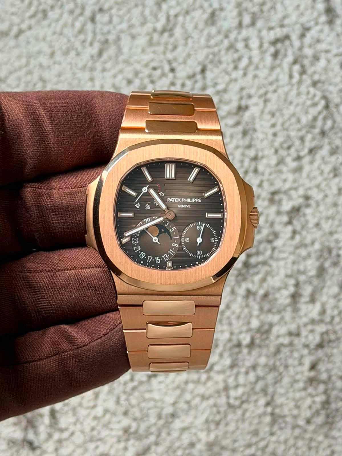 May be an image of wrist watch and text that says 'I ស 福 + 36 6 +安 PATEKPHILIPPE JPPE PATEKPH CENEVE မာ V 45 5 5 စ महीी 15 g. 30'