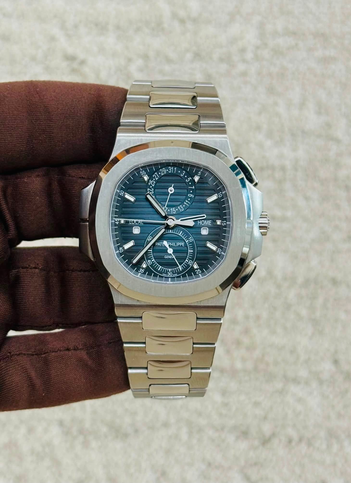 May be an image of wrist watch and text that says ' I HOME 15 0 ND AAAAOA PAT PHI ILIPPE ENE ጠ 20 8 YA ^ 25 22'