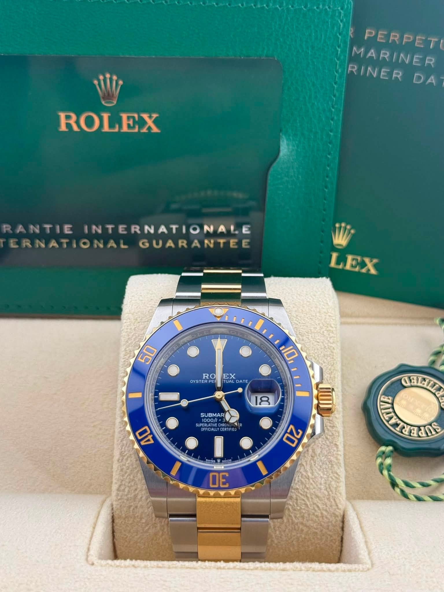 May be an image of wrist watch and text that says 'PERPET MARINER RINER DA ROLEX ANTIE INTERNATIONALE CRNATIONAL GUARANTEE CRNATIONALGUARANTEE GUAR LEX 50 OYSTE STERPEE RO EX 10 I…