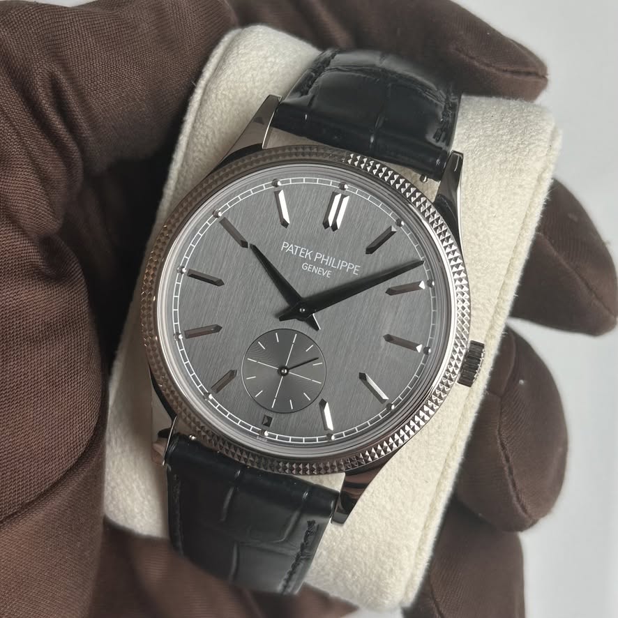 May be an image of wrist watch and text that says 'PATEKPHILIPPE PATEK GENEVE PHILIPPE ن ID'