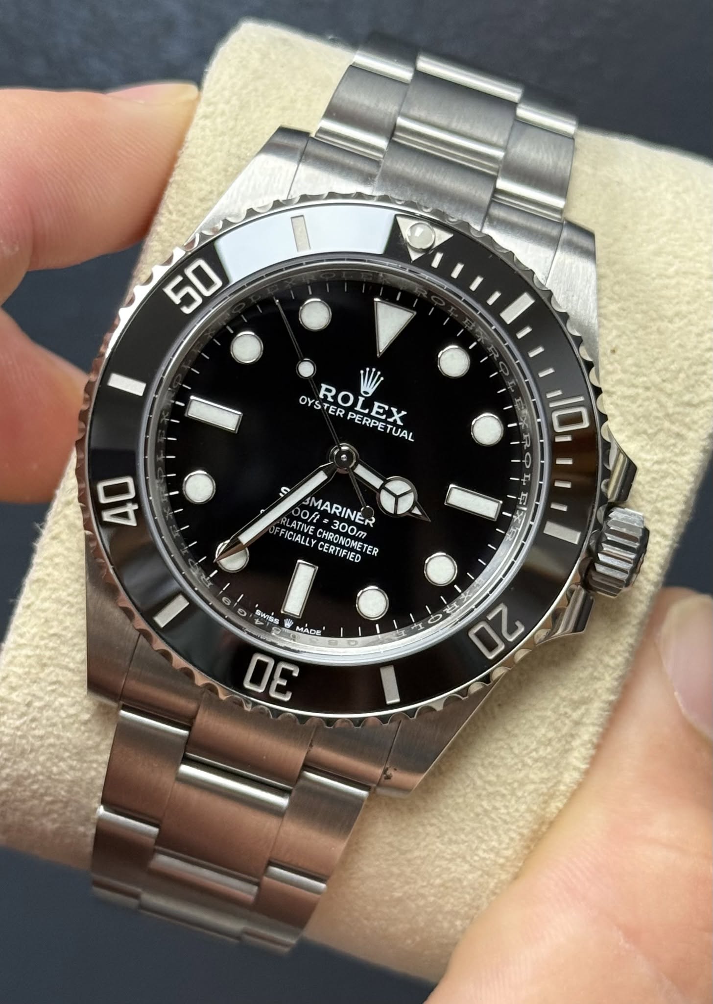 May be an image of wrist watch and text that says '50 OYS TER OYSTER ROLEX OYSTERPERPETUAL ERP PERPET LEX TUAL 40 10, ه BLATIVE RLATIVE OOH SMARINER 300m FICIALLY CERTIFIED…