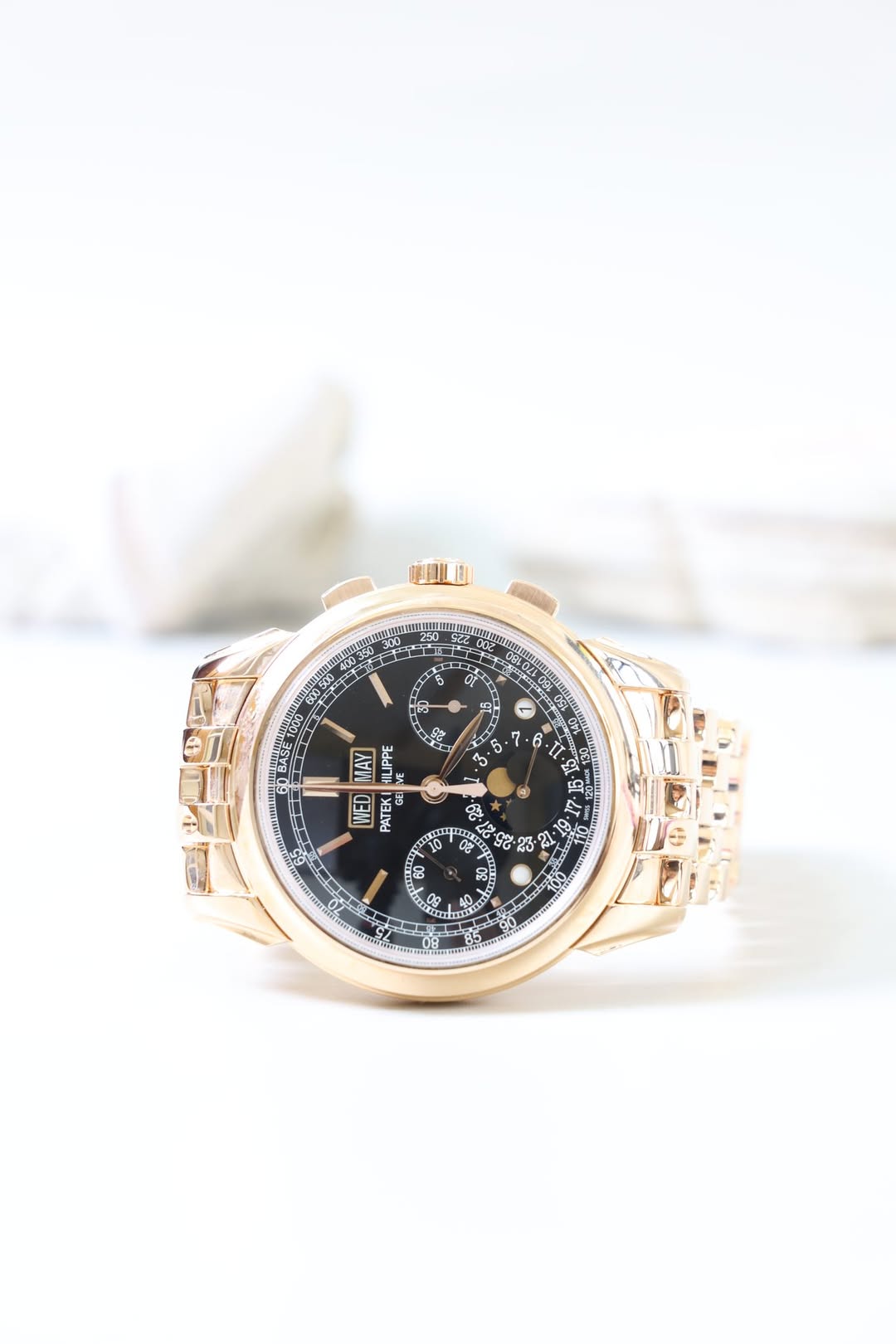 May be an image of wrist watch, jewelry and text that says 'oi អភ ف 3 ی MAY THI LP LIPPE WEM 网 3 품 ው یکد ት ర్షూ'