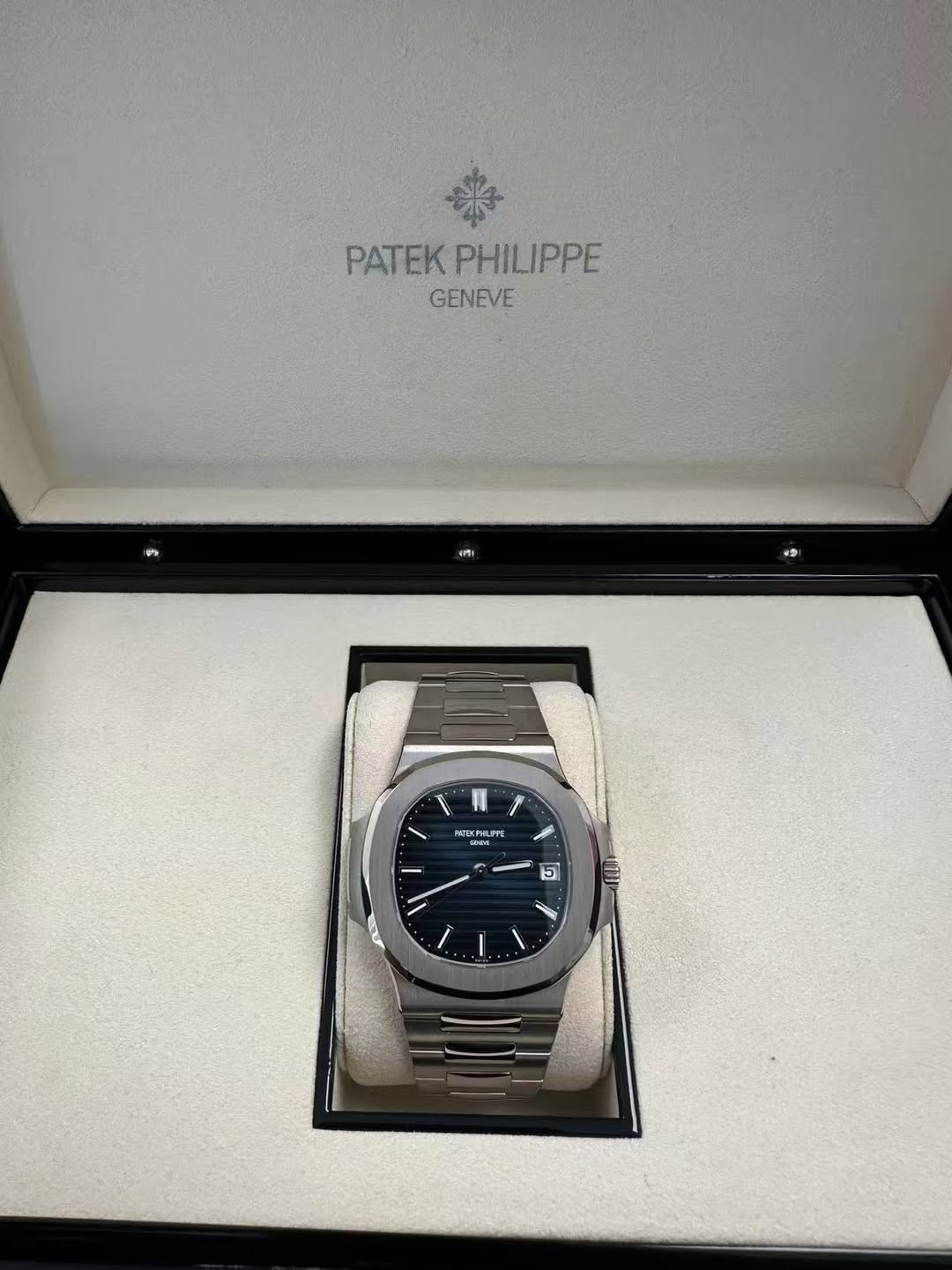 May be an image of digital watch and text that says 'PATEKPHILIPPE PATEK PHILIPPE GENEVE កះ MIEXPYLITS NIECP 5'
