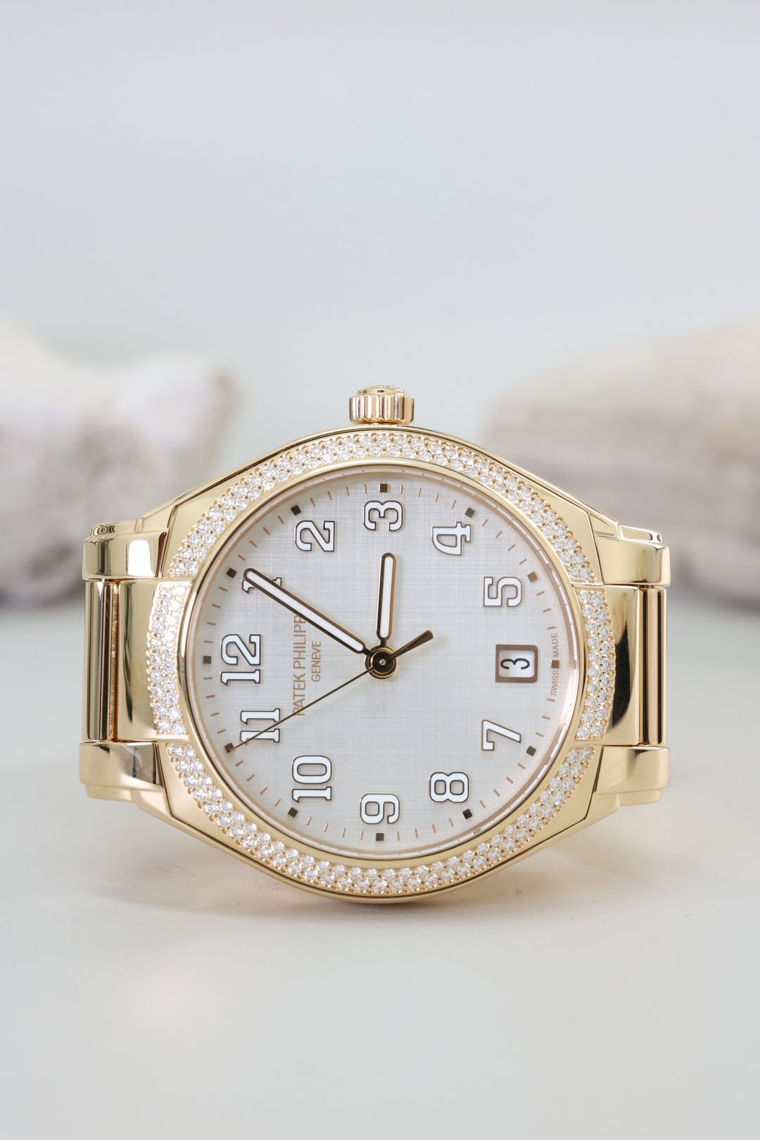 May be an image of jewelry, wrist watch and text that says 'ลง က For ഗ 12 PHILI GENEVE HE HЛyP MADE! ሰመስ 3 PATEK SWIs 11 ما 10 တ 00'