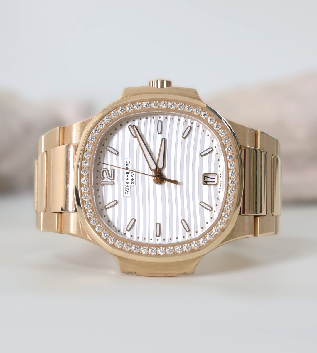 May be an image of wrist watch and text that says 'I N PPE 12 PHIL GENEVE GENE ম PATE 1 O 17 RASE MAor 0 - 0 0'