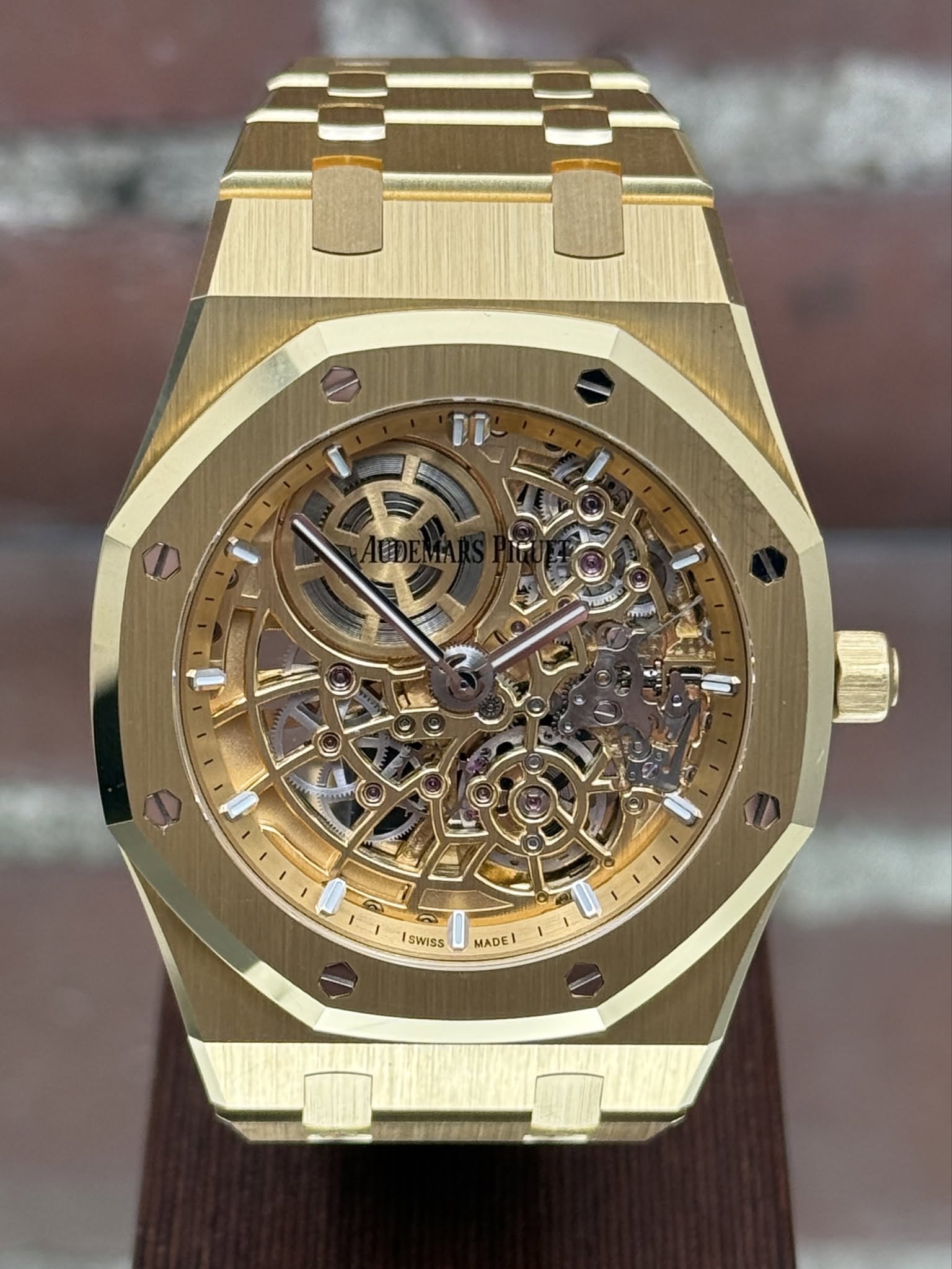 May be an image of wrist watch and text that says 'D D LAA SWISS MADE'