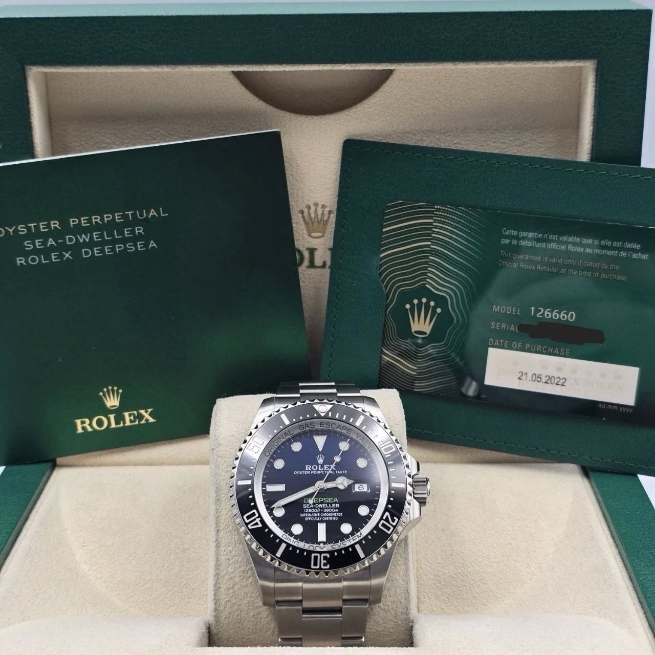 May be an image of wrist watch and text that says 'YSTER YSTERWELLER PERPETUA STERPERPETUAL TUAL SEA-DWELLER CEA-DWELLER DWELLER DEEPSEA ROLEX MODEL126660 MODEL 126660 ROLEX NRE…